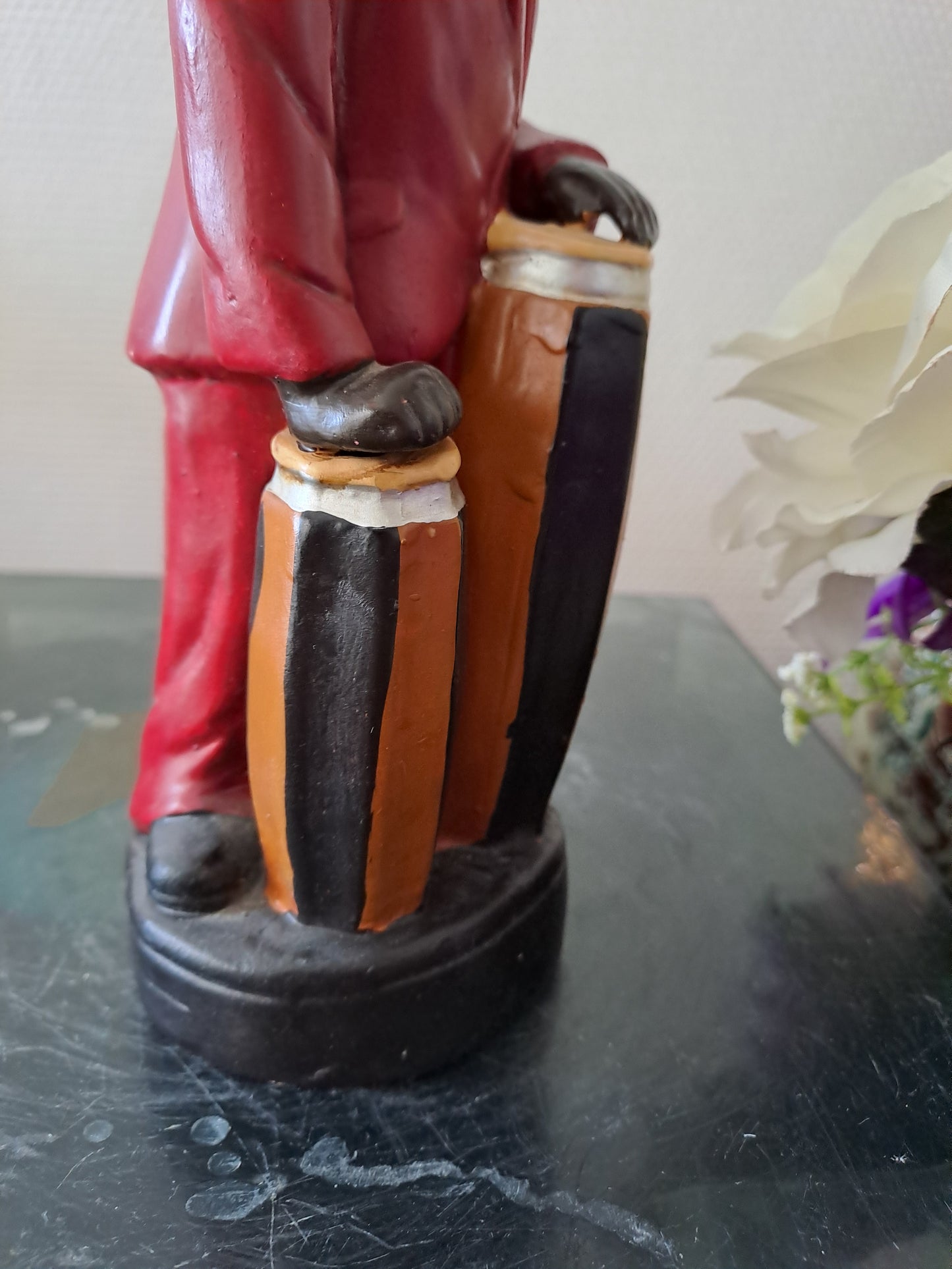 Statue en céramique. Joueur de conga.