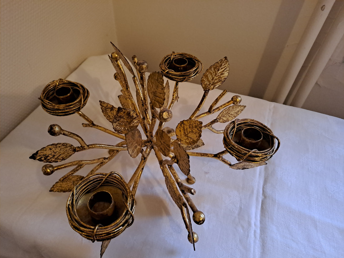 Bougeoirs 4 feux. Feuilles doré. Ancien décoration vintage.