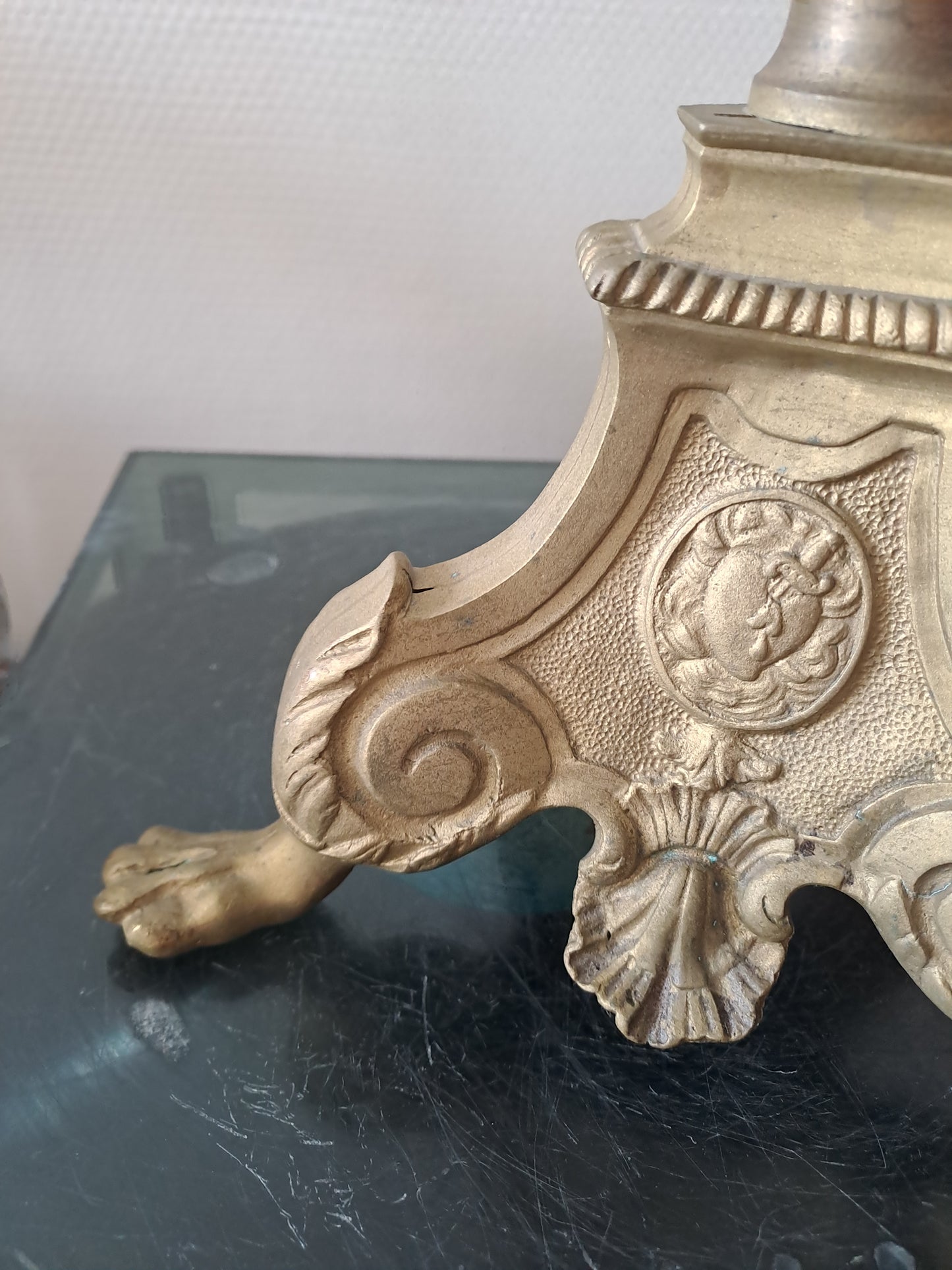 Pique cierge D'Église. En laiton et bronze.