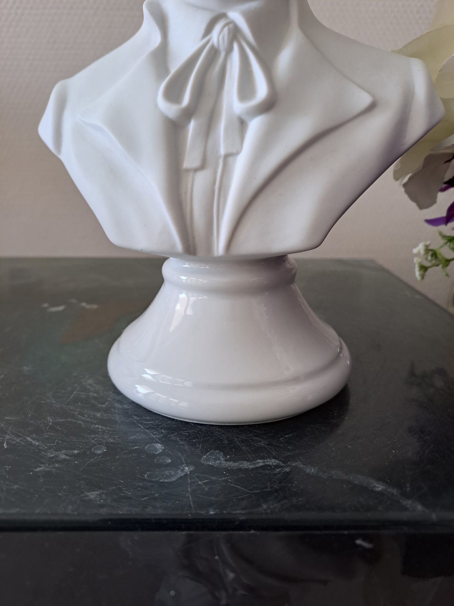 Buste garçon. Porcelaine et biscuits. Sambo.