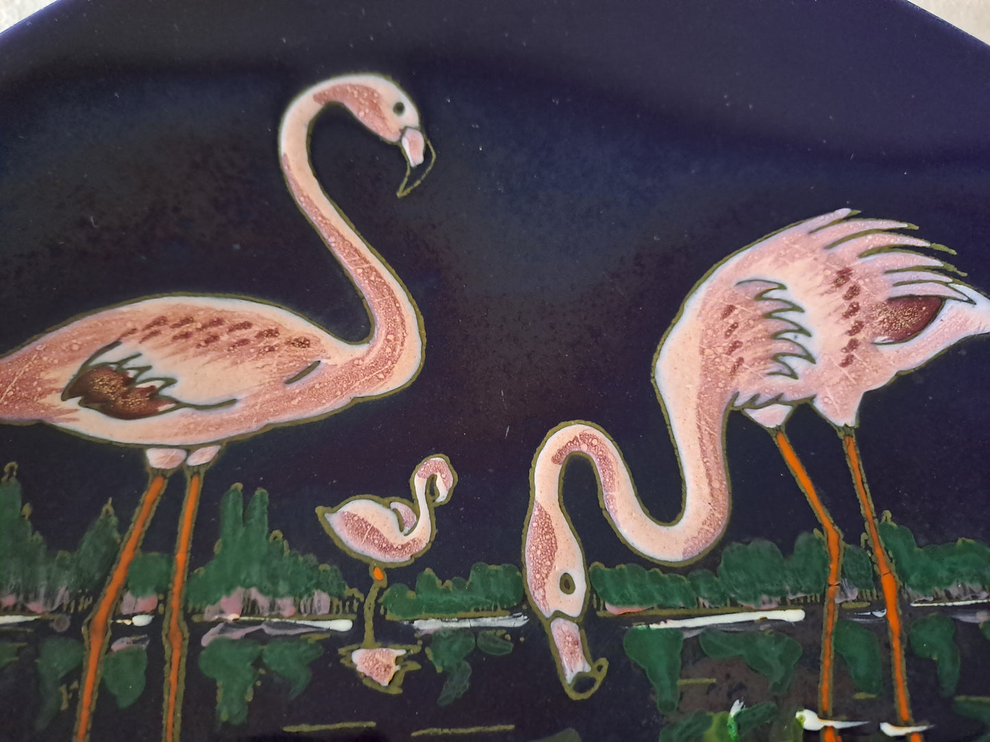 Assiette Murale Longwy Figurant Trois Flamands Roses. Grand Feu. Numéroté 3522. Ancien Vintage décoration. 