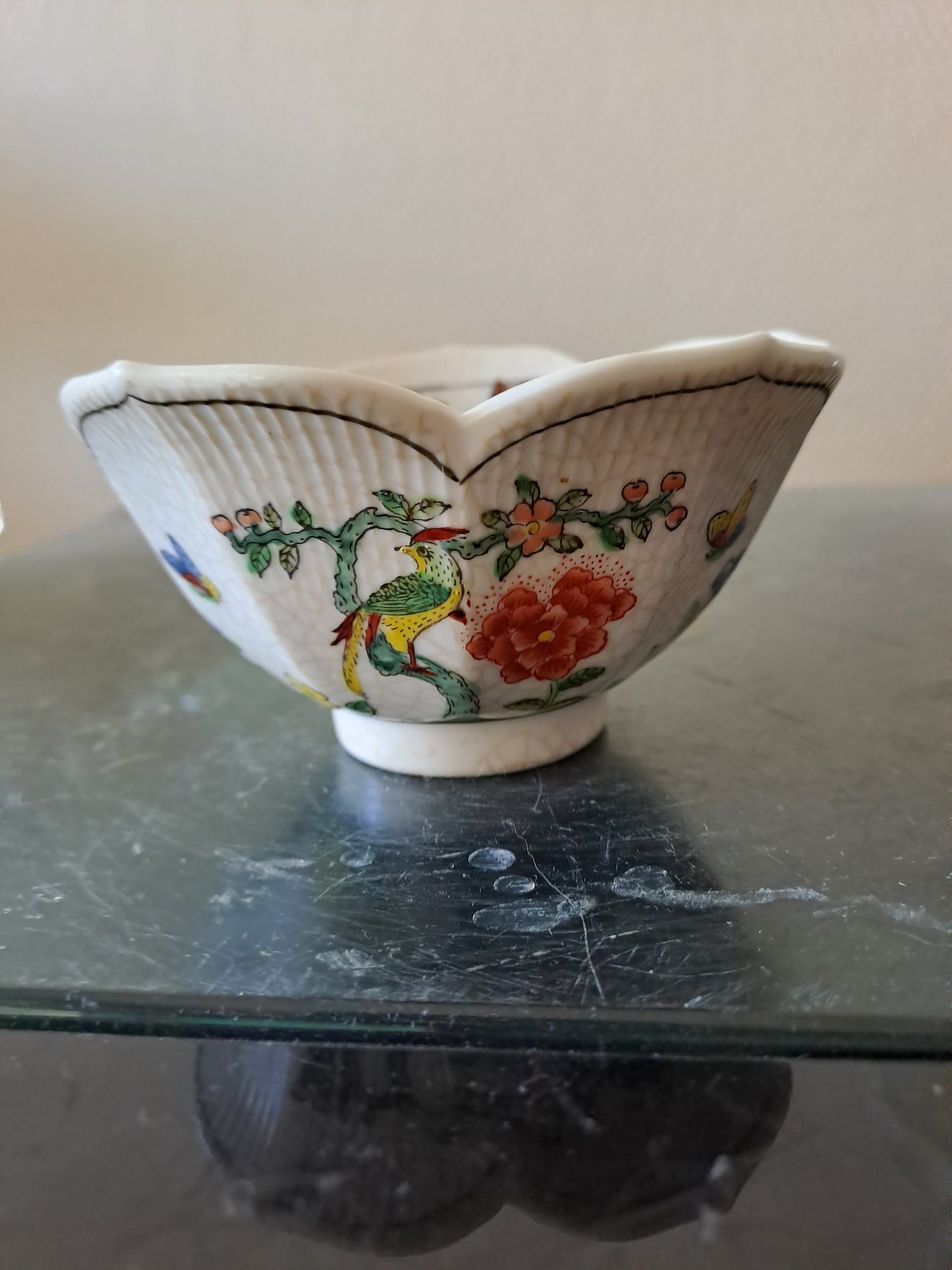 Bol  Porcelaine. Chine. Oiseau Branché. Signé En Rouge À Identifier.