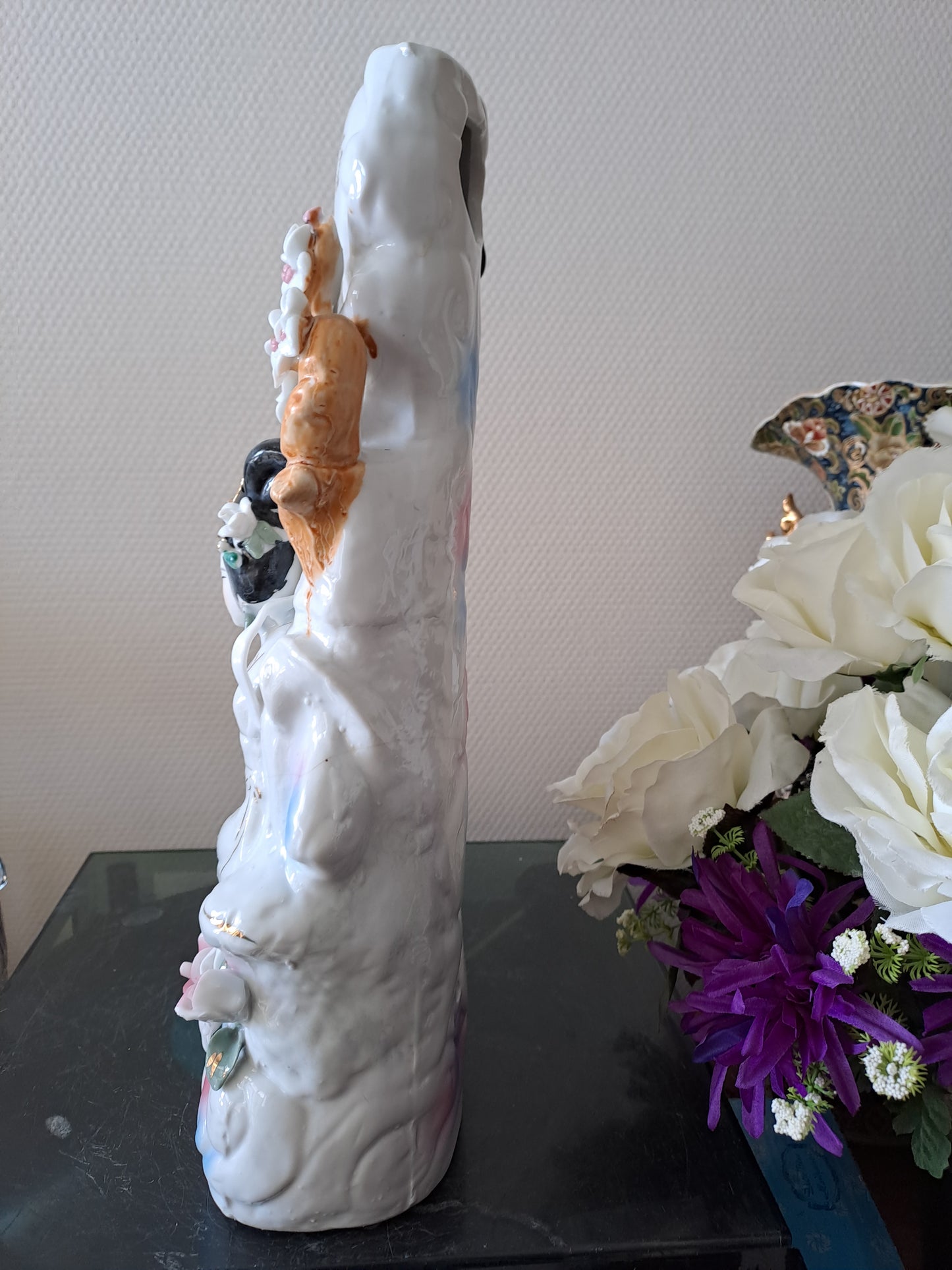 Statue geishas. Porcelaine et biscuits. Pied de lampe.