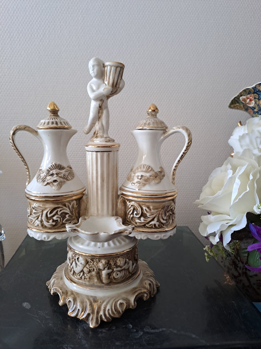 Serviteur de table. Capodimonte. Italy. Salerons. Vinaigrier et huilier.