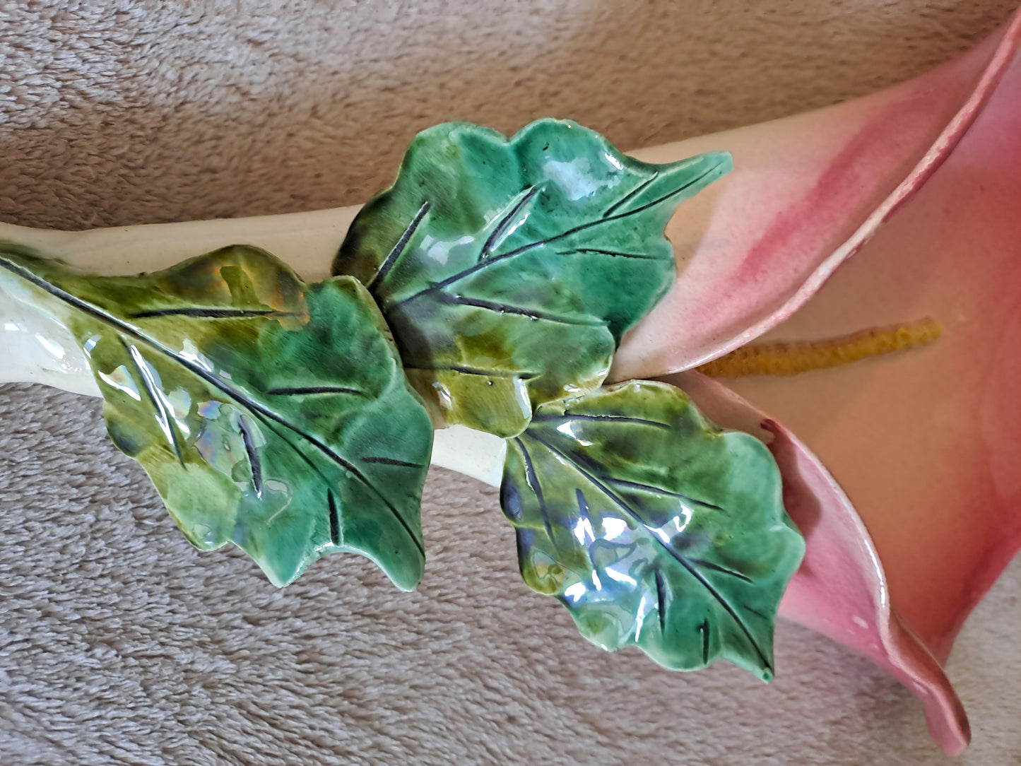 Bouquetiere représentant une fleur. Signé. 41 cm. Ancien decoration vintage.