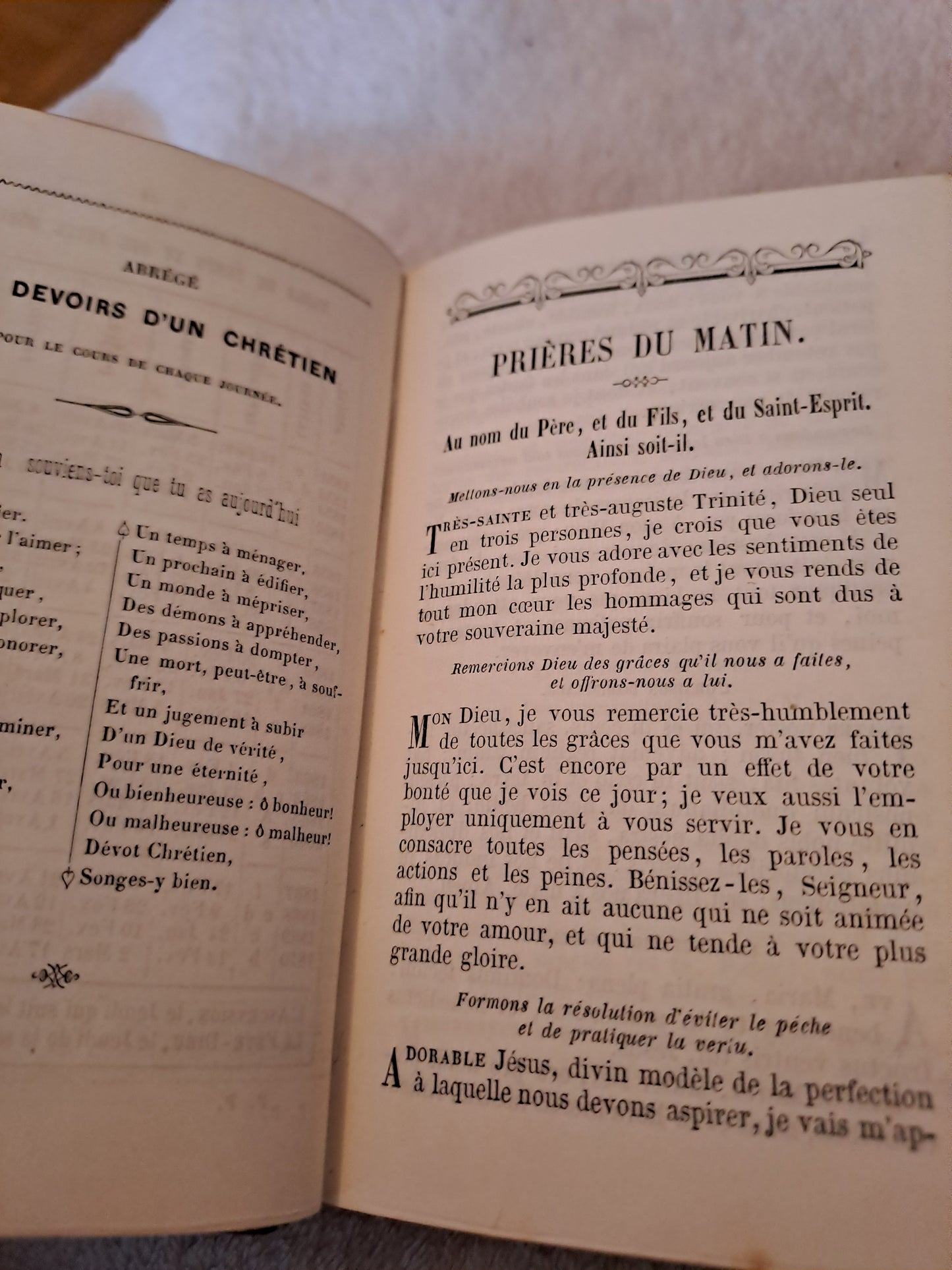 Paroissien à l'usage des diocèses qui suivent le rite de Paris contenant les offices de tous les dimanches.....