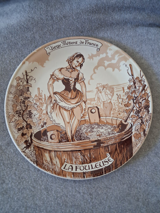 Assiette decorative "ancien metiers" La fouleuse. France Casteroux Ancien decoration vintage