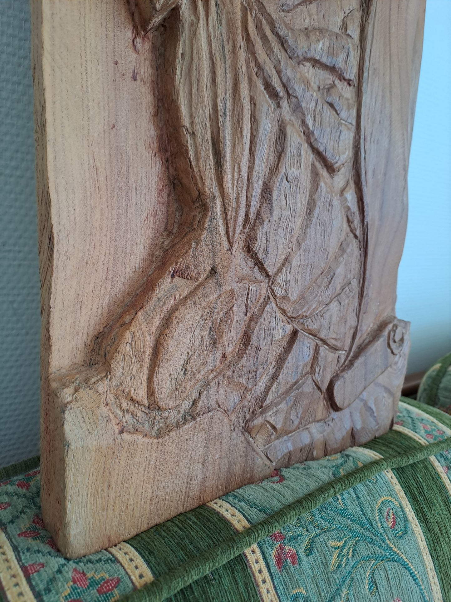 Statue en bois représentant Moïse en bas-relief. Ancien decoration vintage.