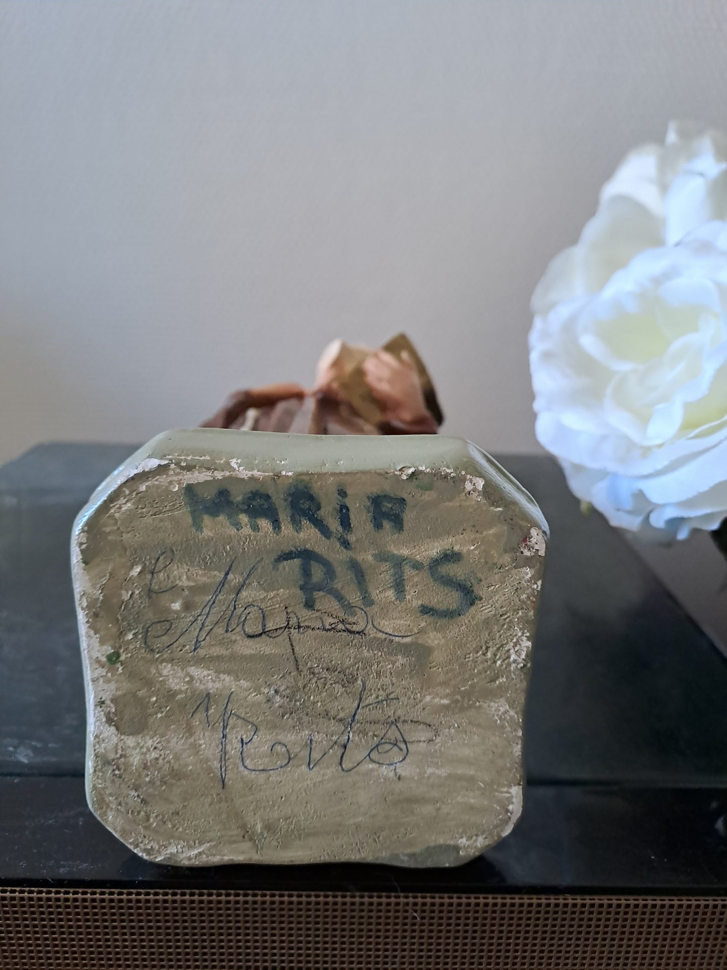 Statue Saint Antoine de Padoue portant l'Enfant Jésus dans les bras. Peint a la main. Ancien Vintage catholique.