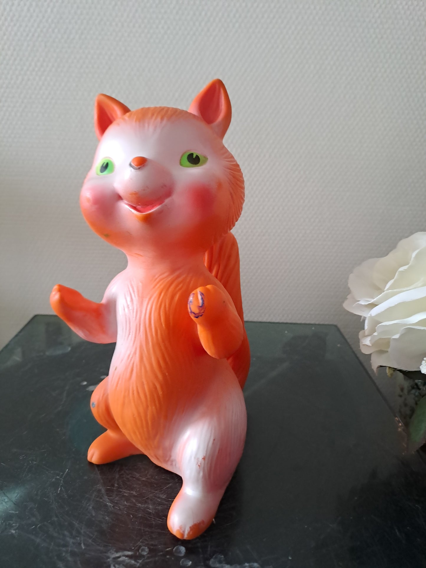 Écureuil. Pouet-Pouet. Jouet vintage. Ancien.