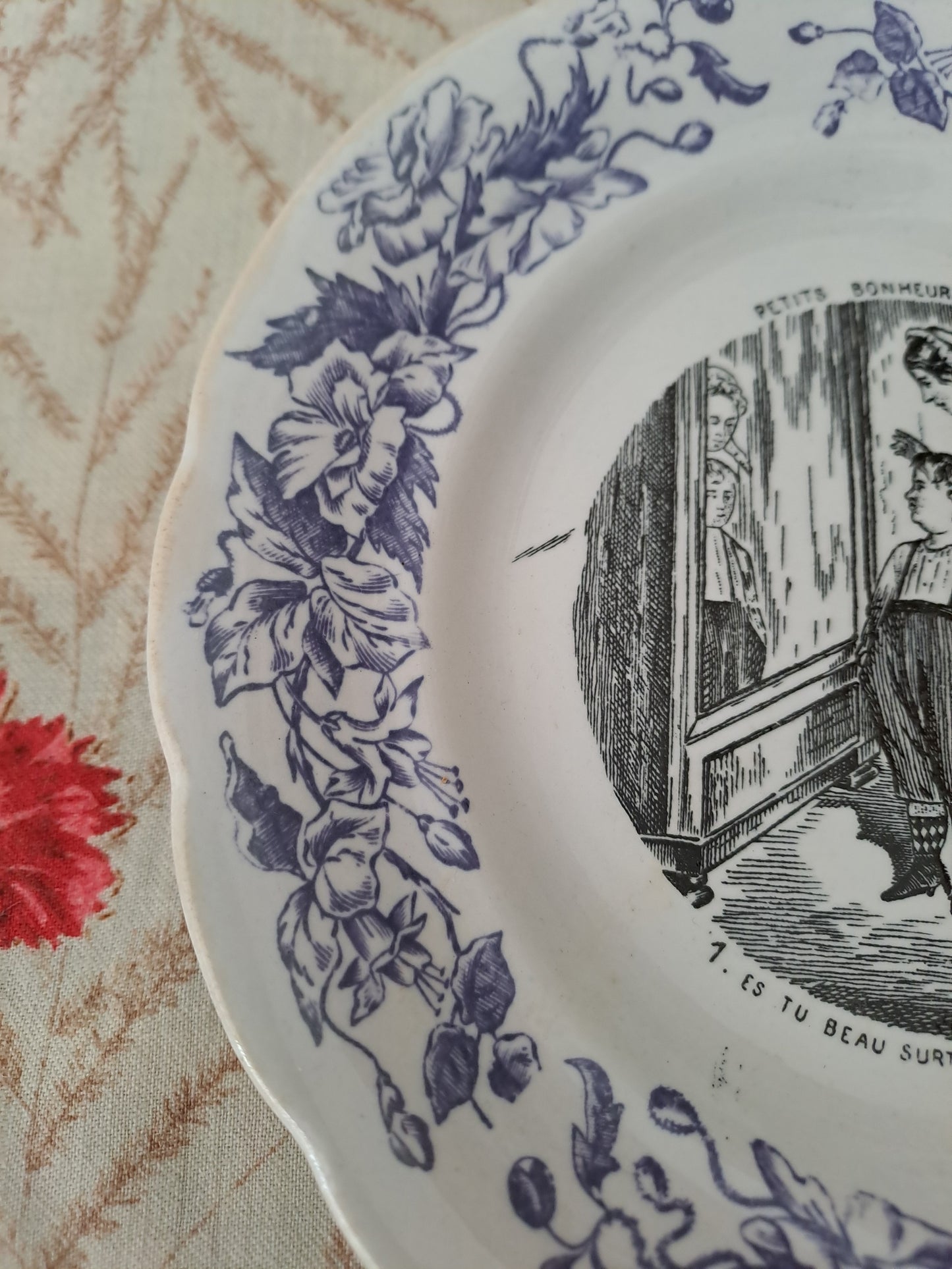 Assiette décorative Parlante. N°1. Les petits bonheurs de la vie. H. B. Choisy Le Roi.