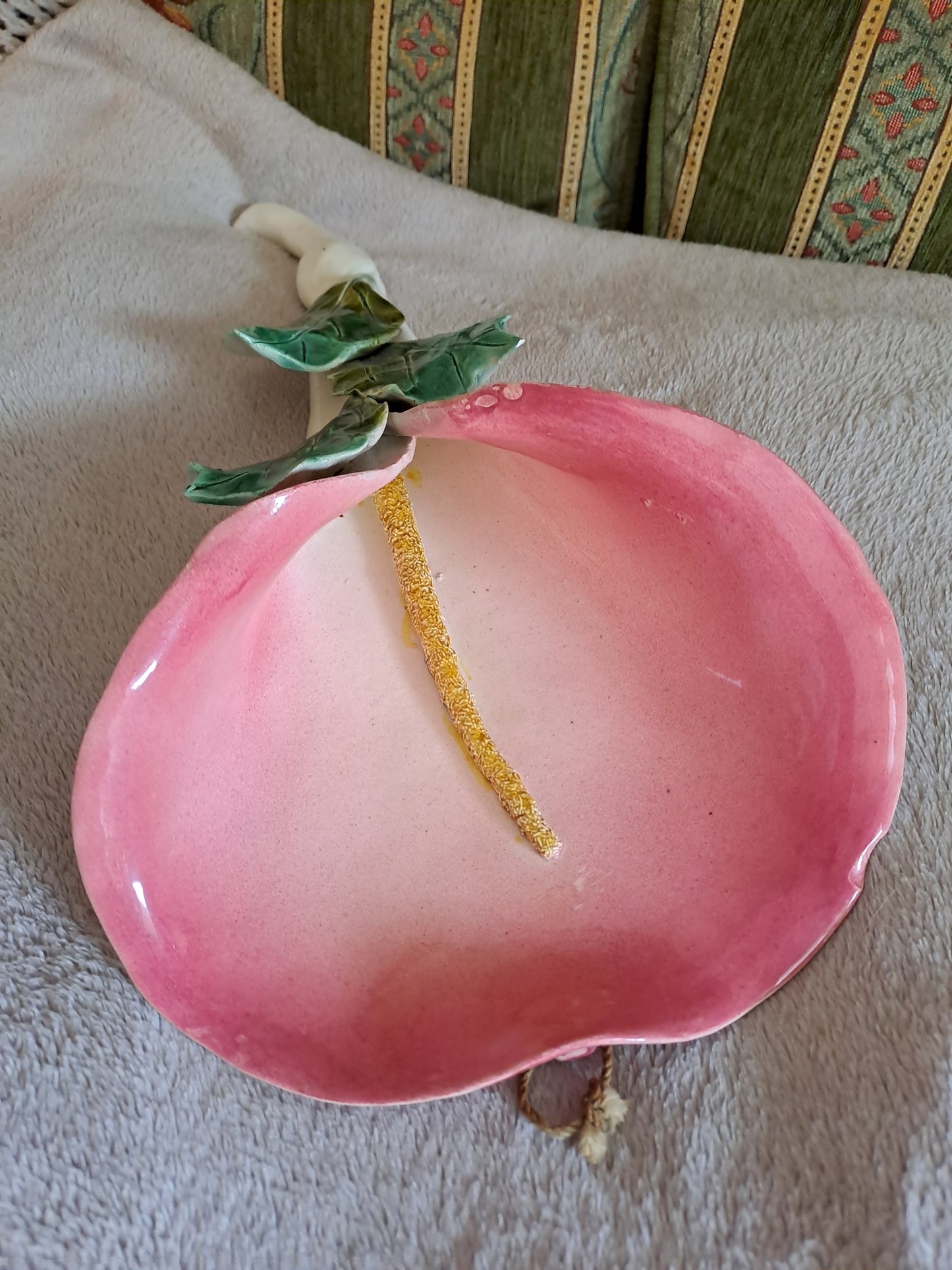 Bouquetiere représentant une fleur. Signé. 41 cm. Ancien decoration vintage.