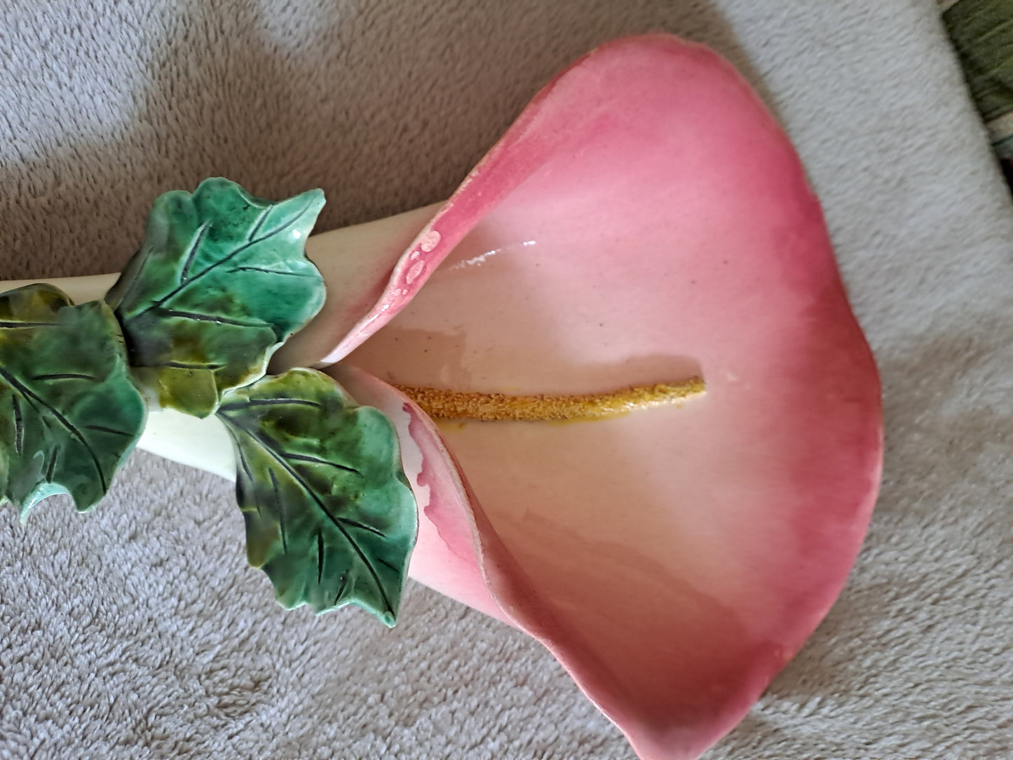 Bouquetiere représentant une fleur. Signé. 41 cm. Ancien decoration vintage.