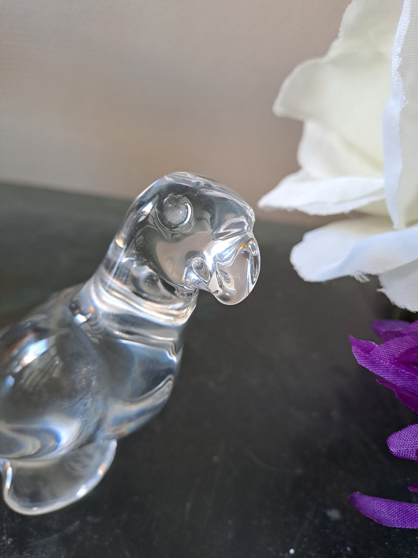 BACCARAT. Perroquet en cristal.