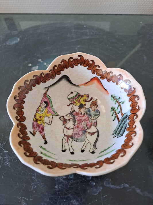 Bol Riz Chinois 1. Porcelaine forme Fleur de Lotus. Chine  Signé En Rouge