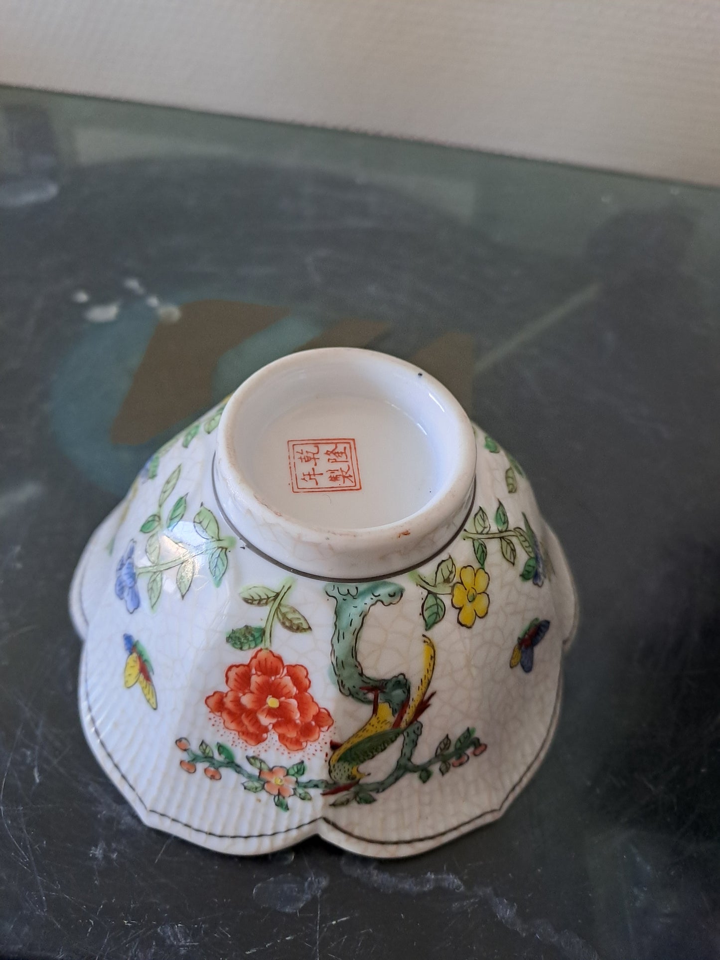 Bol  Porcelaine. Chine. Oiseau Branché. Signé En Rouge À Identifier.