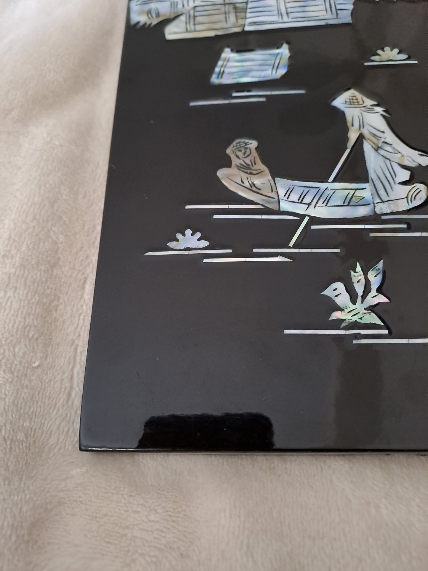 Panneau De Laque Marquetés Instration De Nacre.