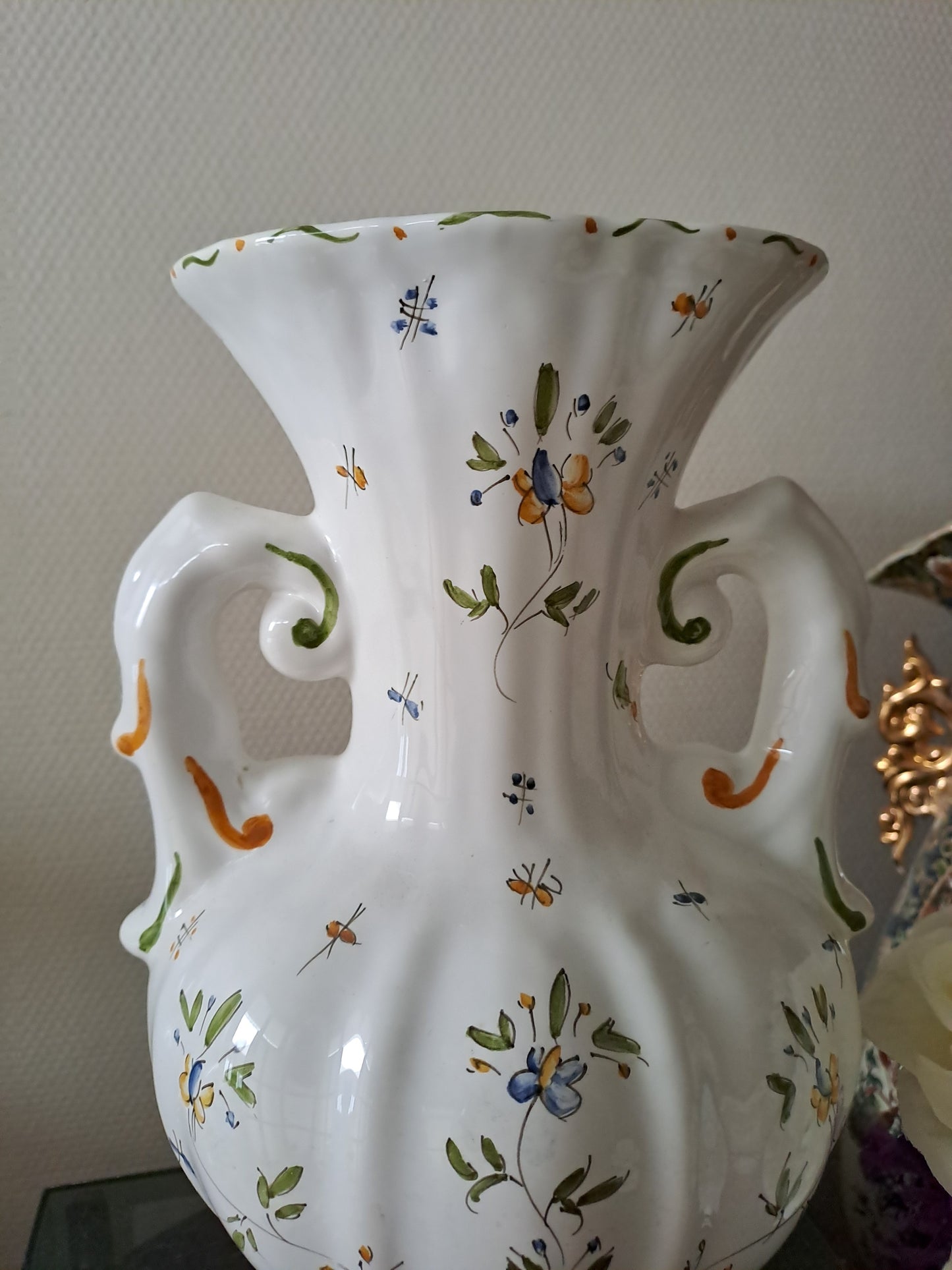 Vase Moustiers. Peint à la main.