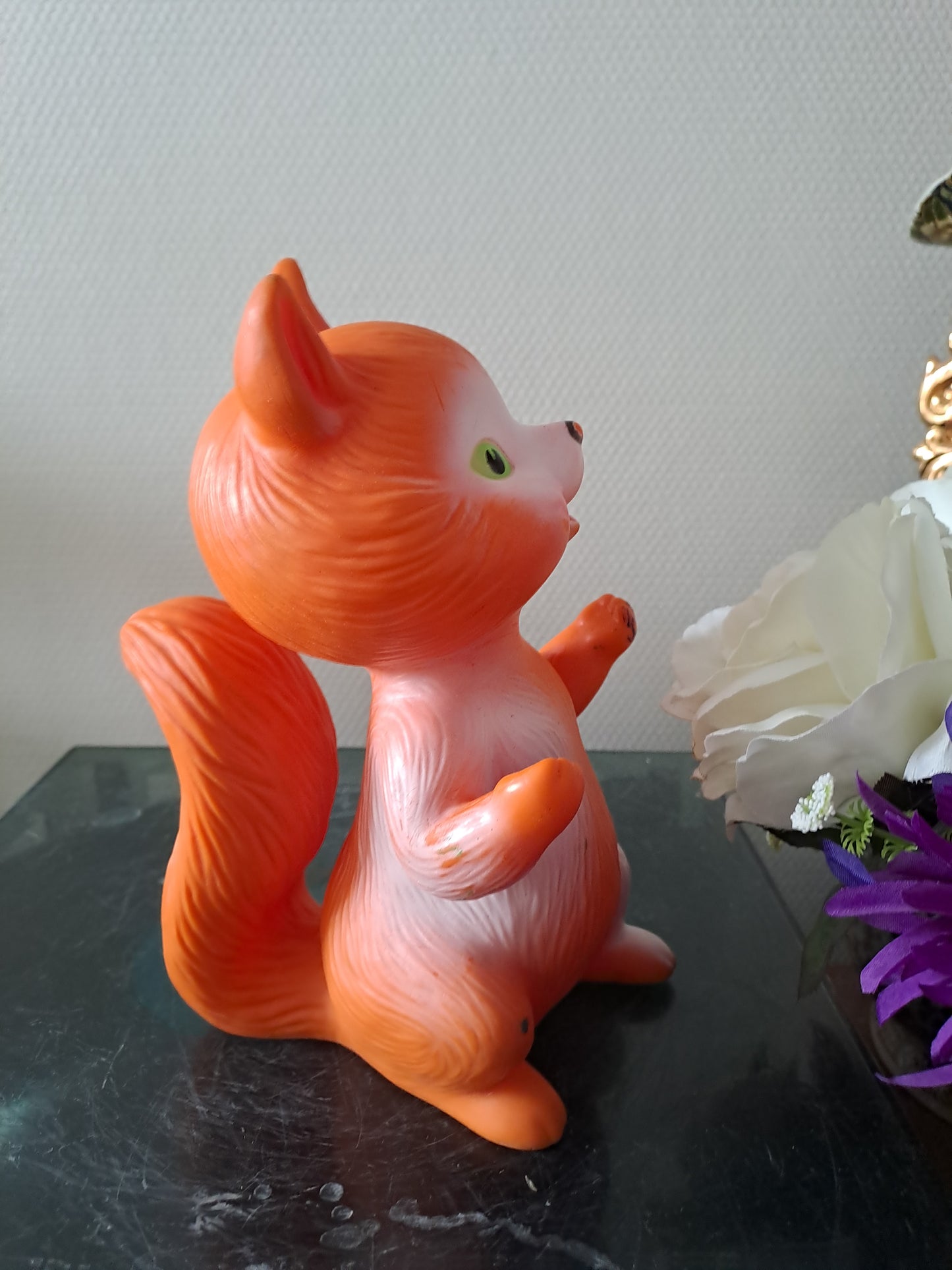 Écureuil. Pouet-Pouet. Jouet vintage. Ancien.