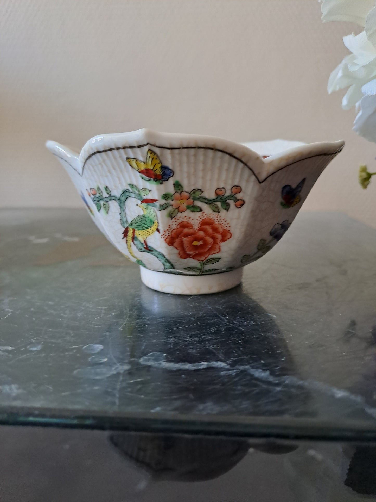 Bol  Porcelaine. Chine. Oiseau Branché. Signé En Rouge À Identifier.