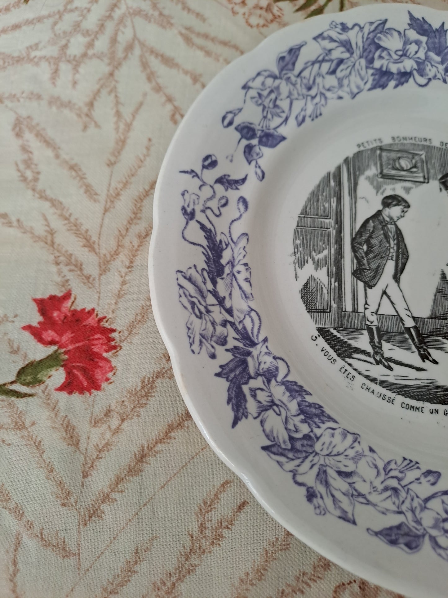 Assiette décorative Parlante. N°3. Les petits bonheurs de la vie. H. B. Choisy Le Roi.