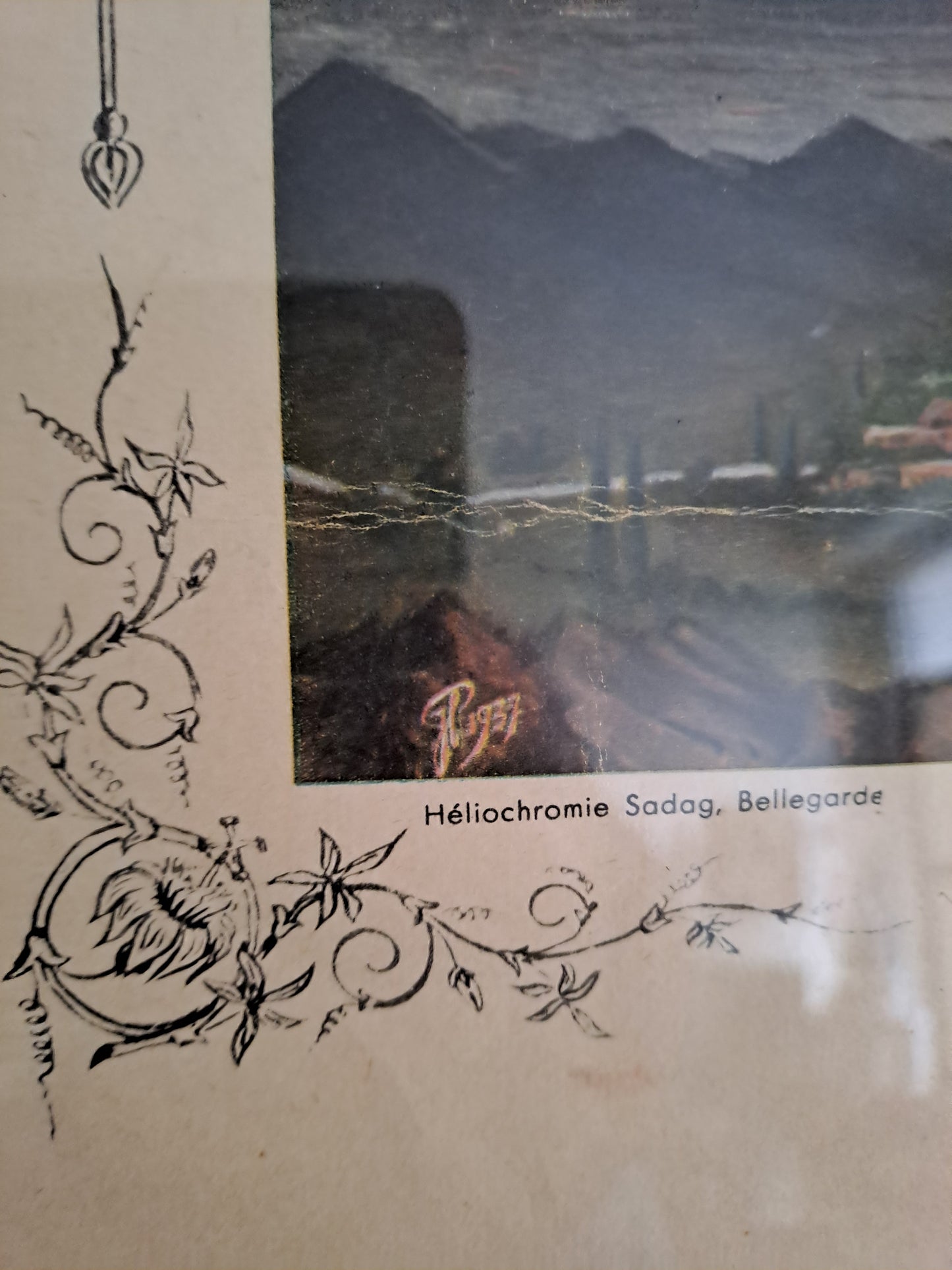 Gravure représentant Jésus-Christ crucifié. Cadre sous vitre. Ancien decoration vintage catholique.