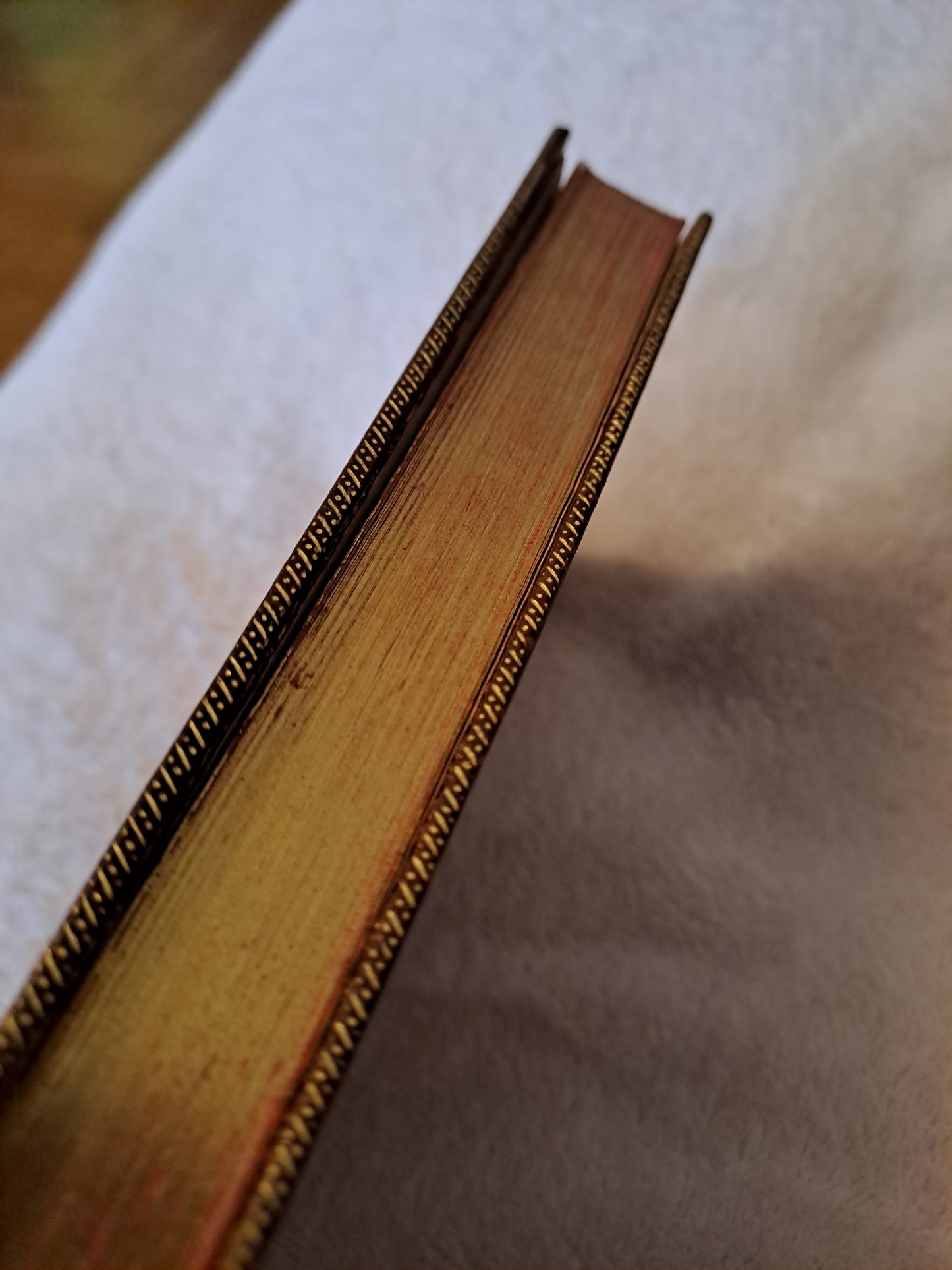 Missel romain contenant les offices de tous les dimanches et.....