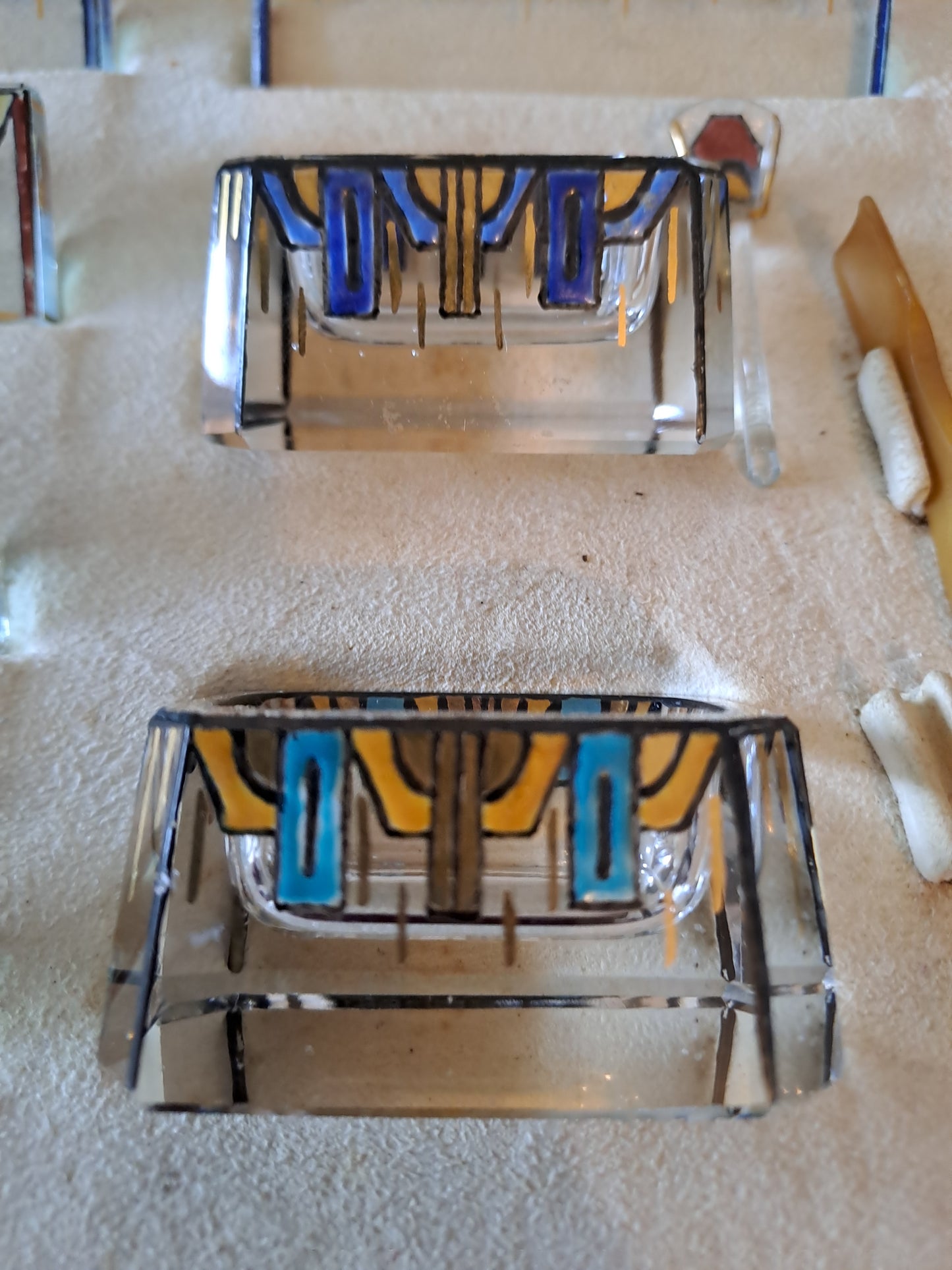 Salerons et porte-couteaux. Art deco. Années 20. Signé.