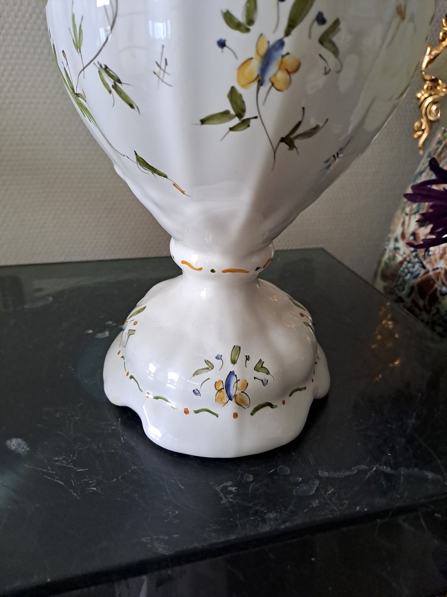 Vase Moustiers. Peint à la main.