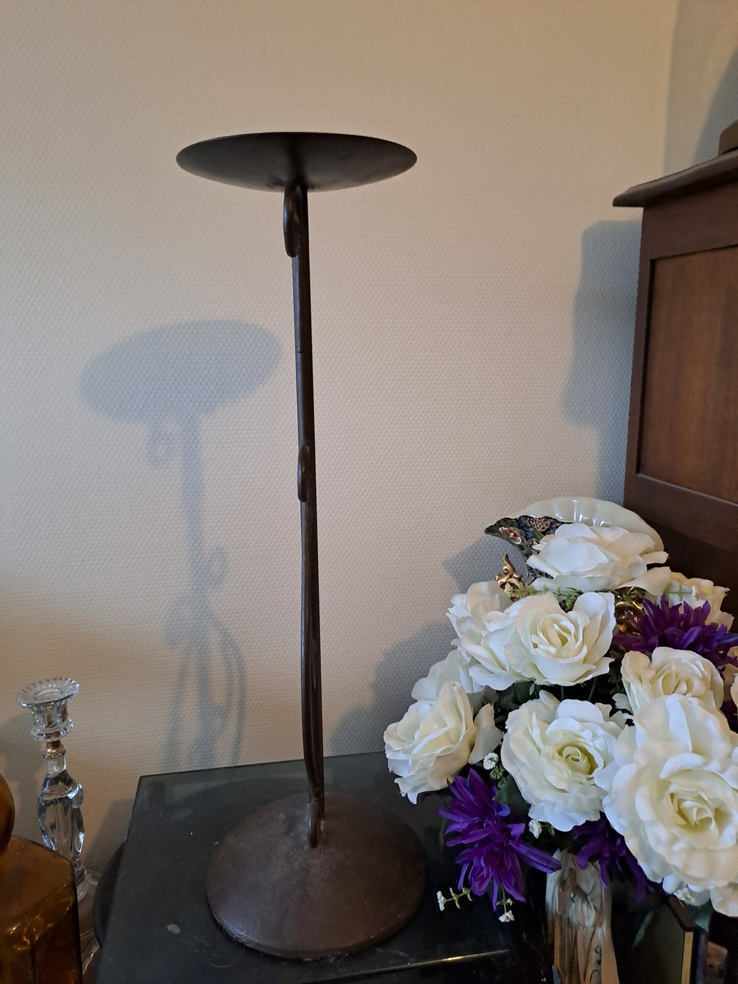 Pique-cierges en fer forgé.