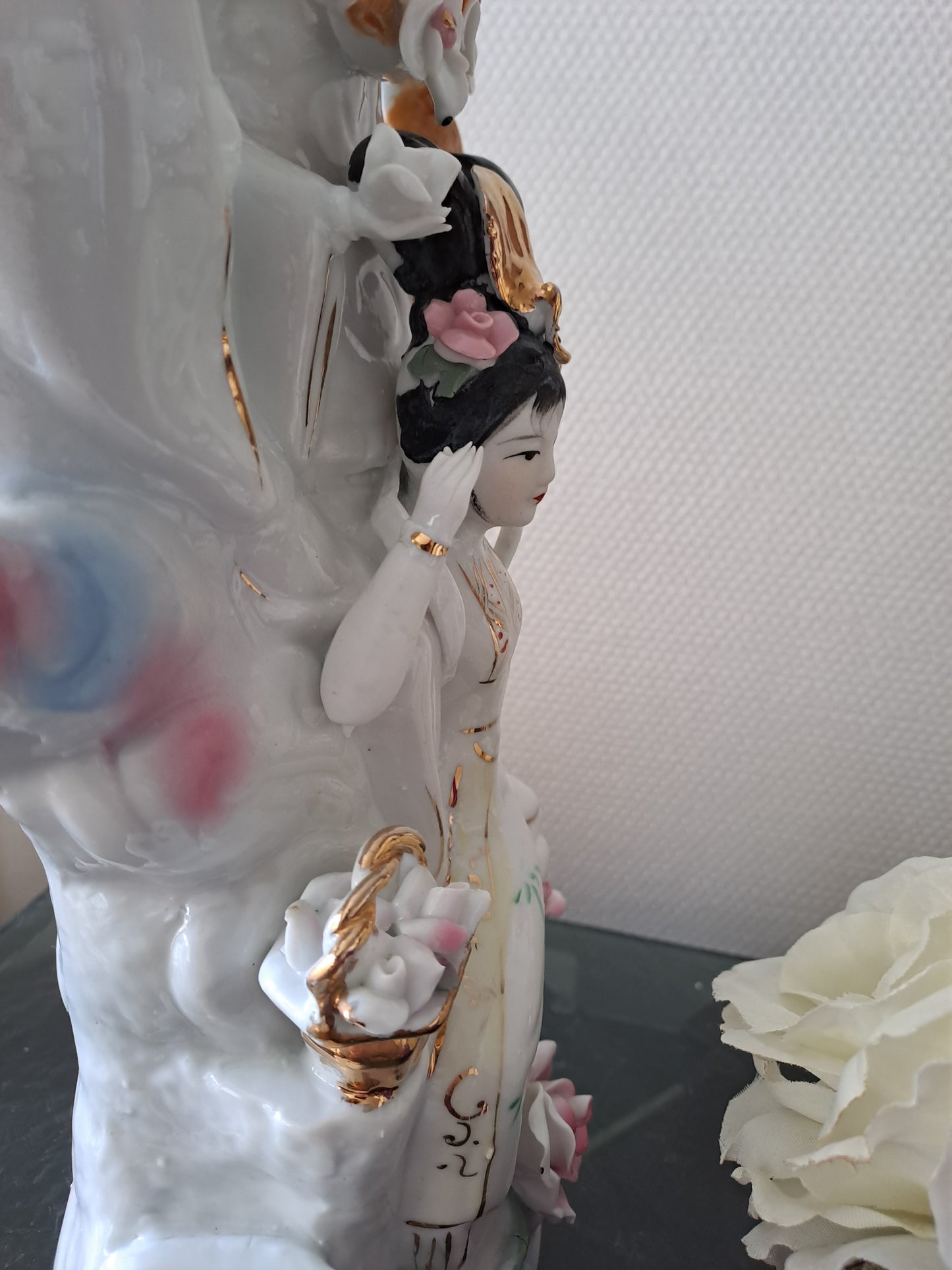 Statue geishas. Porcelaine et biscuits. Pied de lampe.