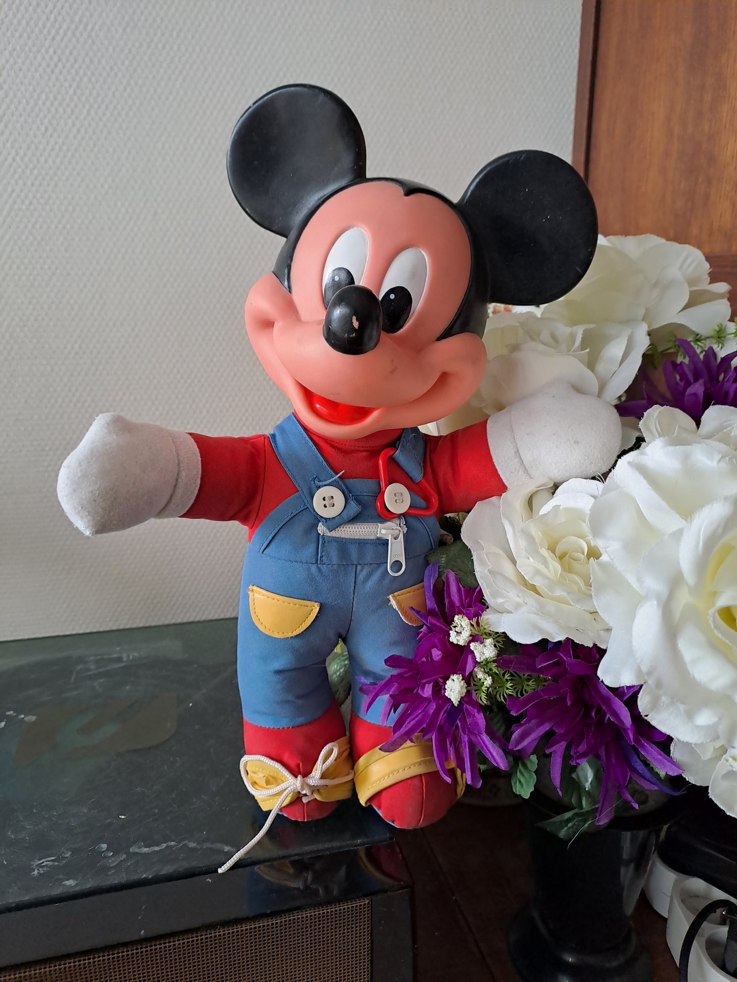 Disney. Mickey Mouse. Vintage. Matel. 37 cm X 18 cm.