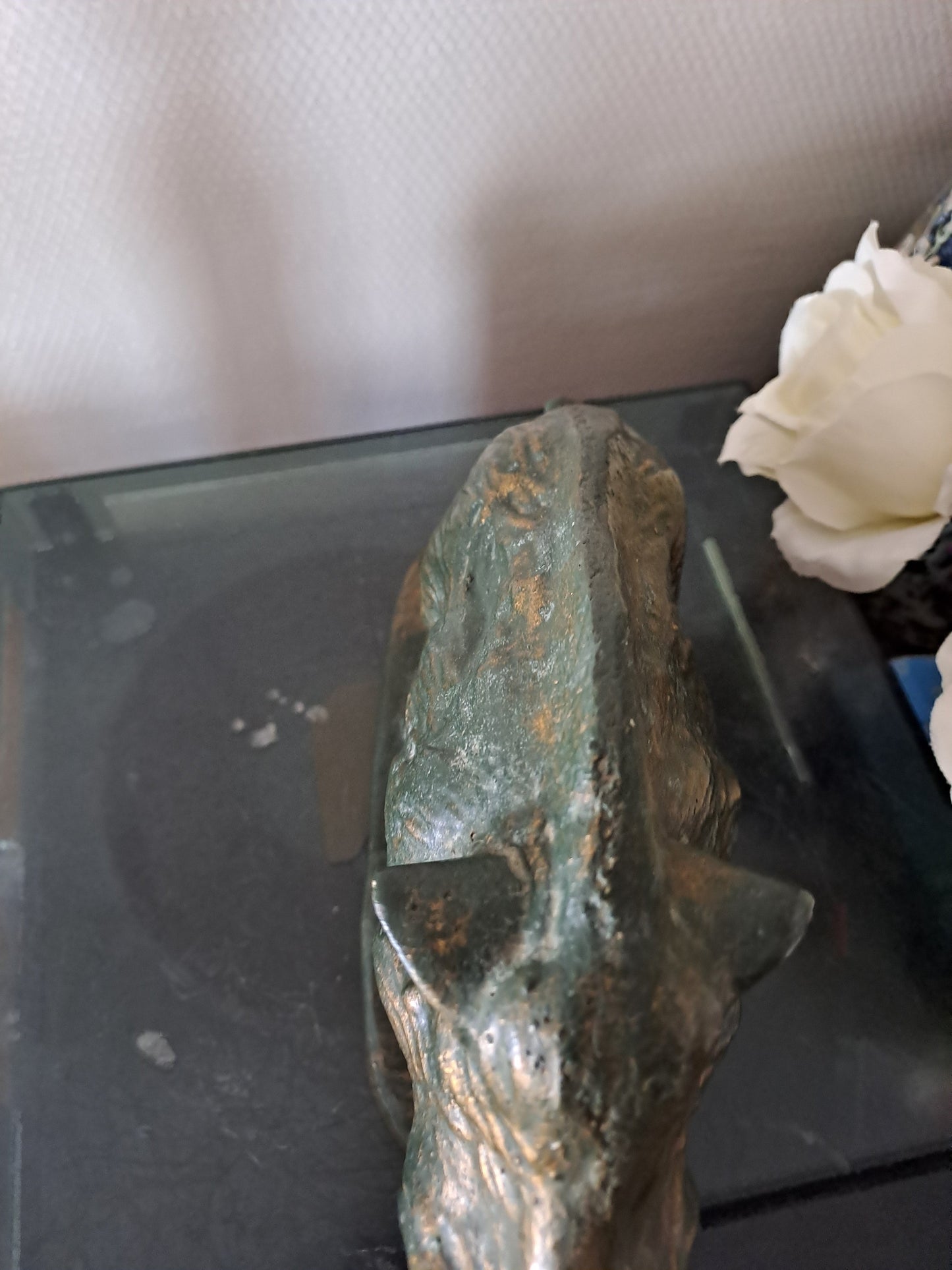 Statue représentant une sanglier. 18 cm x 28 cm x 10 cm.