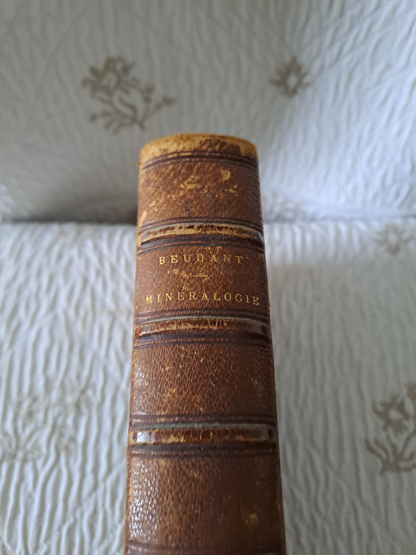 Cours élémentaire d'histoire naturelle  minéralogie et géologie. Par Beudant. 1858. Ancien livre vintage catholique.