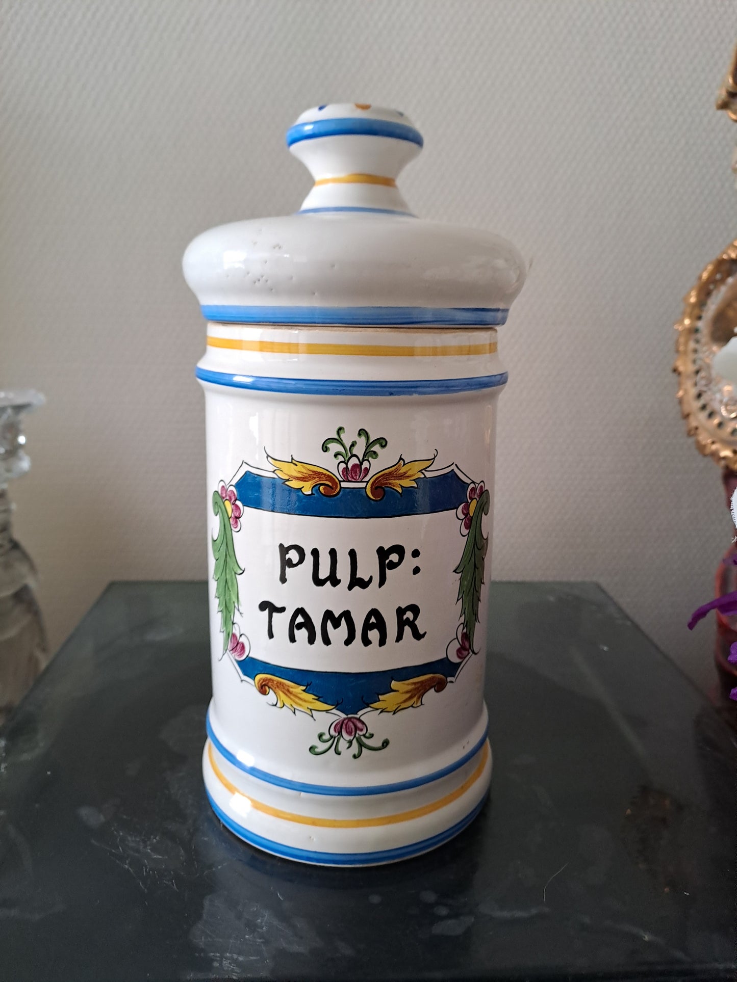 Pot a pharmacie faiencerie de Clamecy signé. Ancien decoration vintage