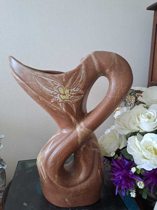 Vase Vallauris marqué et signé.