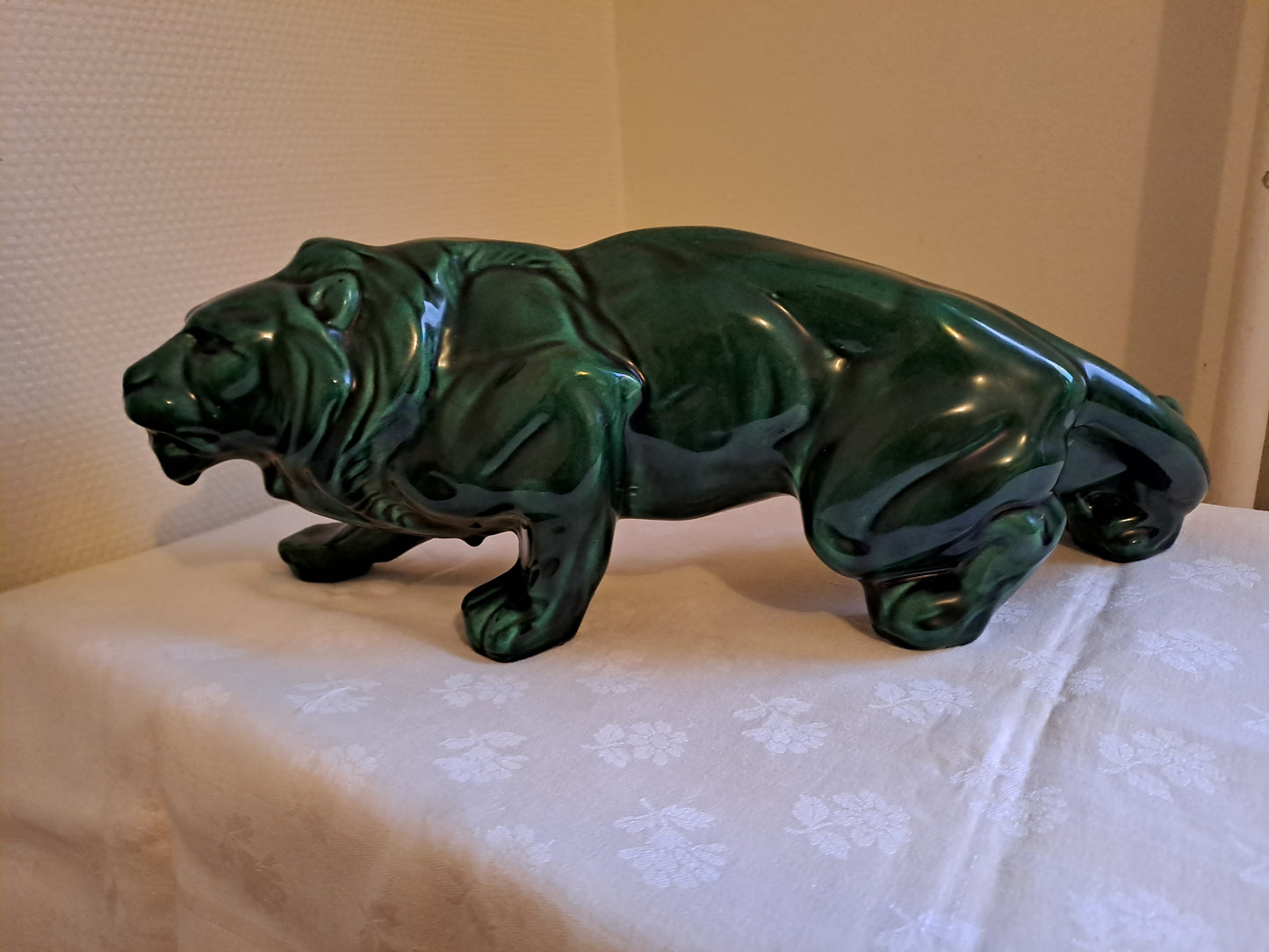 Statue Lion Vert Faïencerie de Longchamp. Ancien décoration vintage.