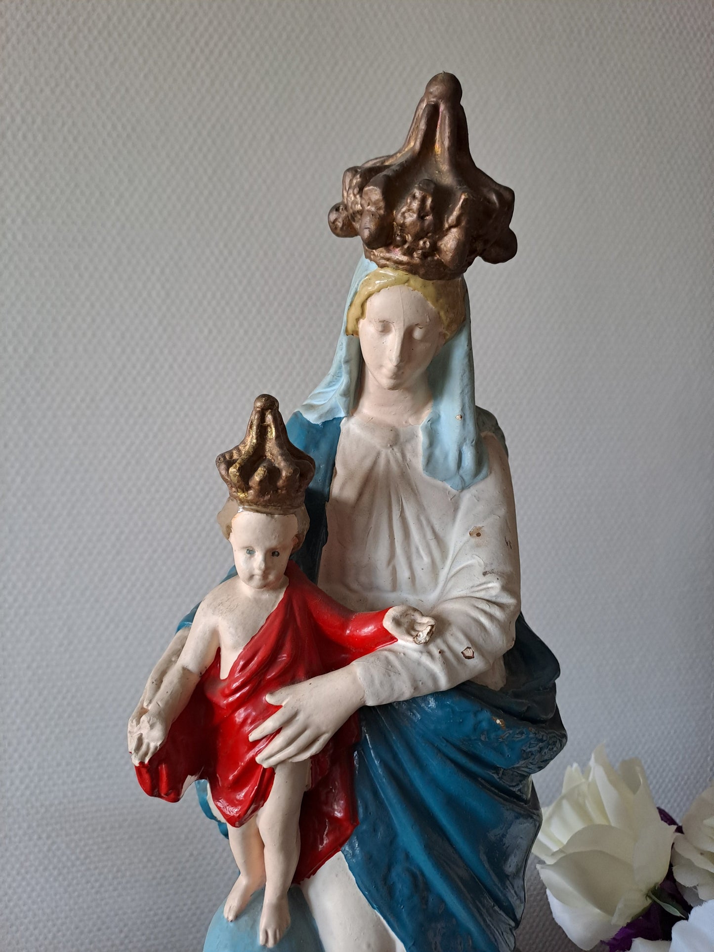 Statue représentant Notre-Dame des Victoires. 46 cm de haut. N°2. Ancien Vintage catholique. 