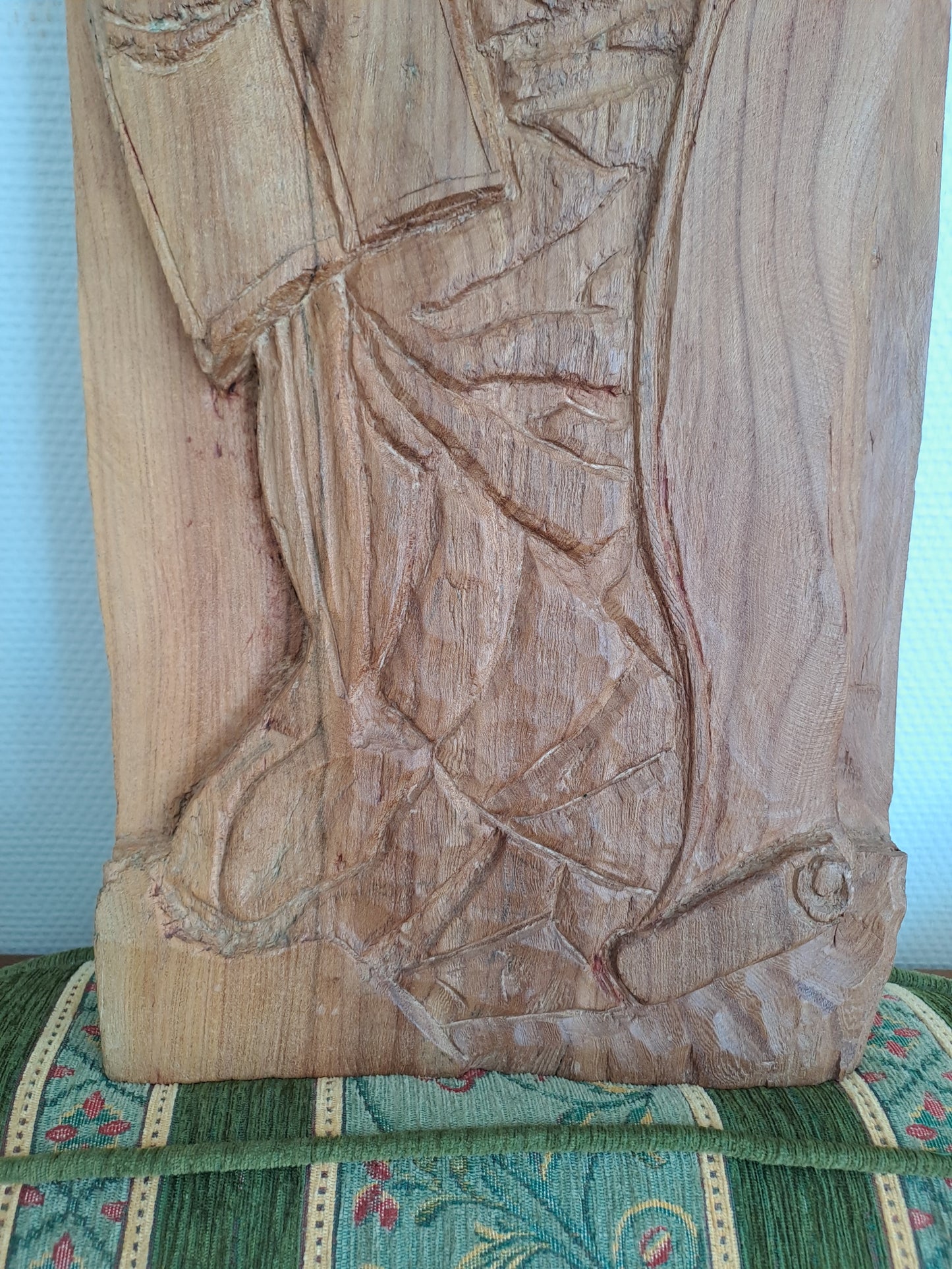 Statue en bois représentant Moïse en bas-relief. Ancien decoration vintage.