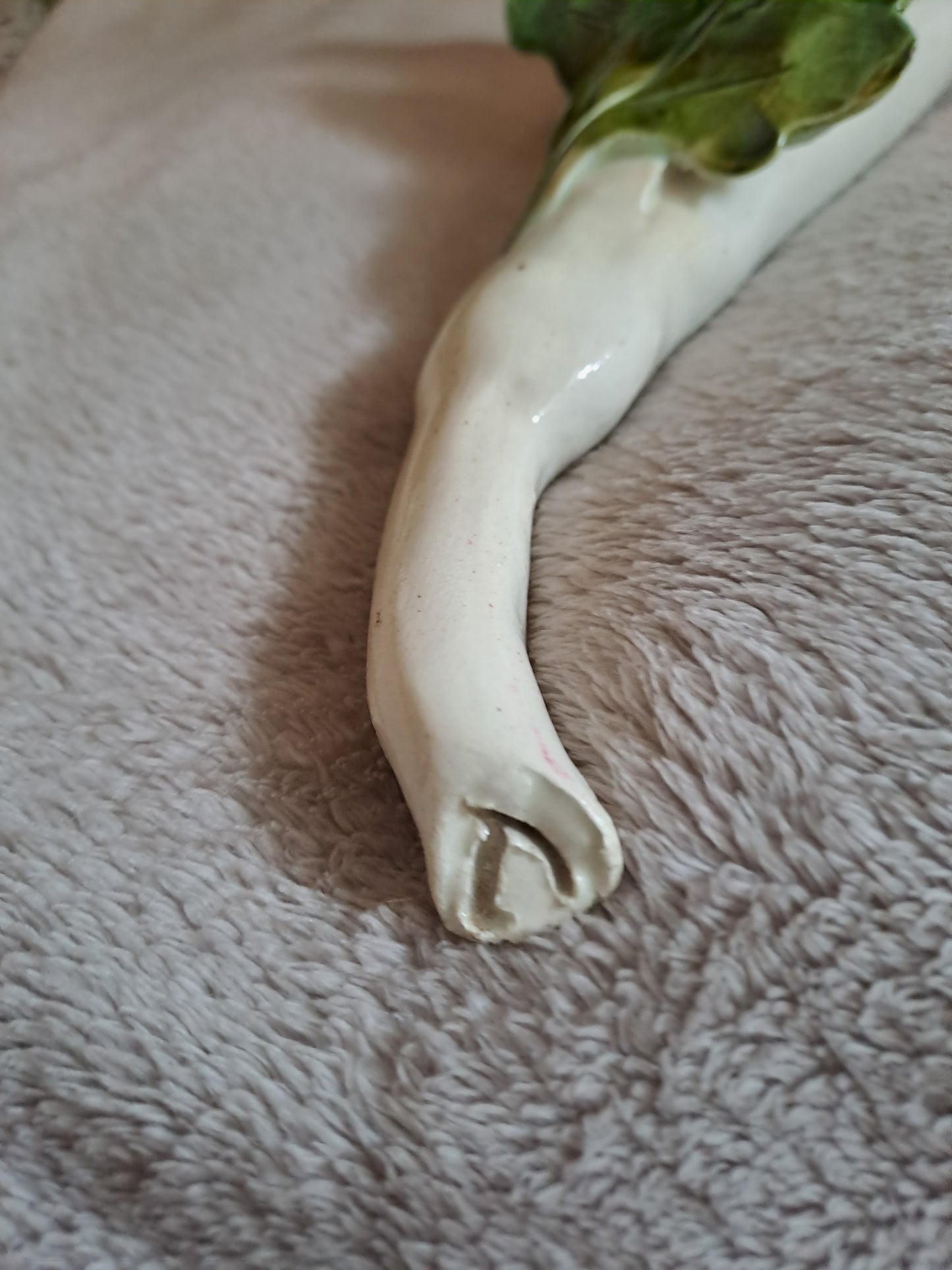 Bouquetiere représentant une fleur. Signé. 41 cm. Ancien decoration vintage.