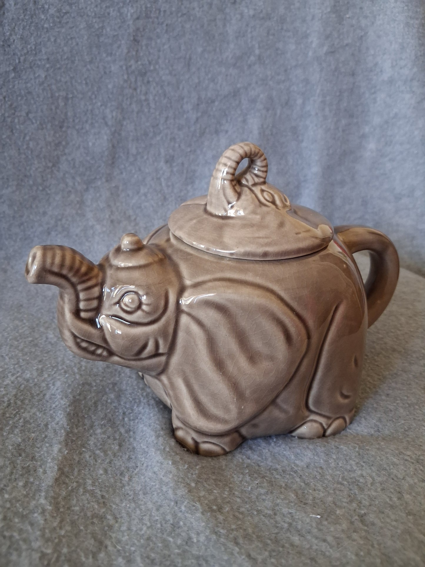 Theiere élephant en céramique Ancienne decoration vintage