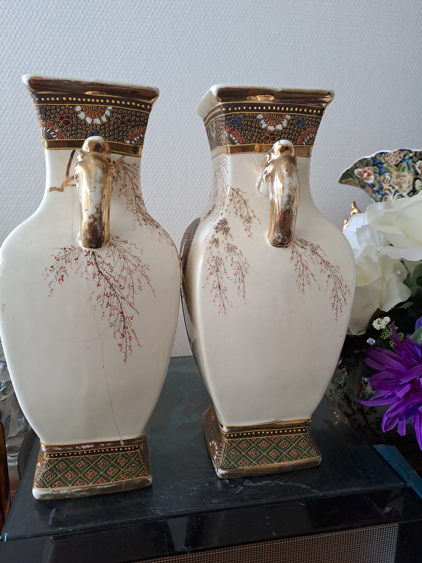 Paire de Vases En Porcelaine japonaise.