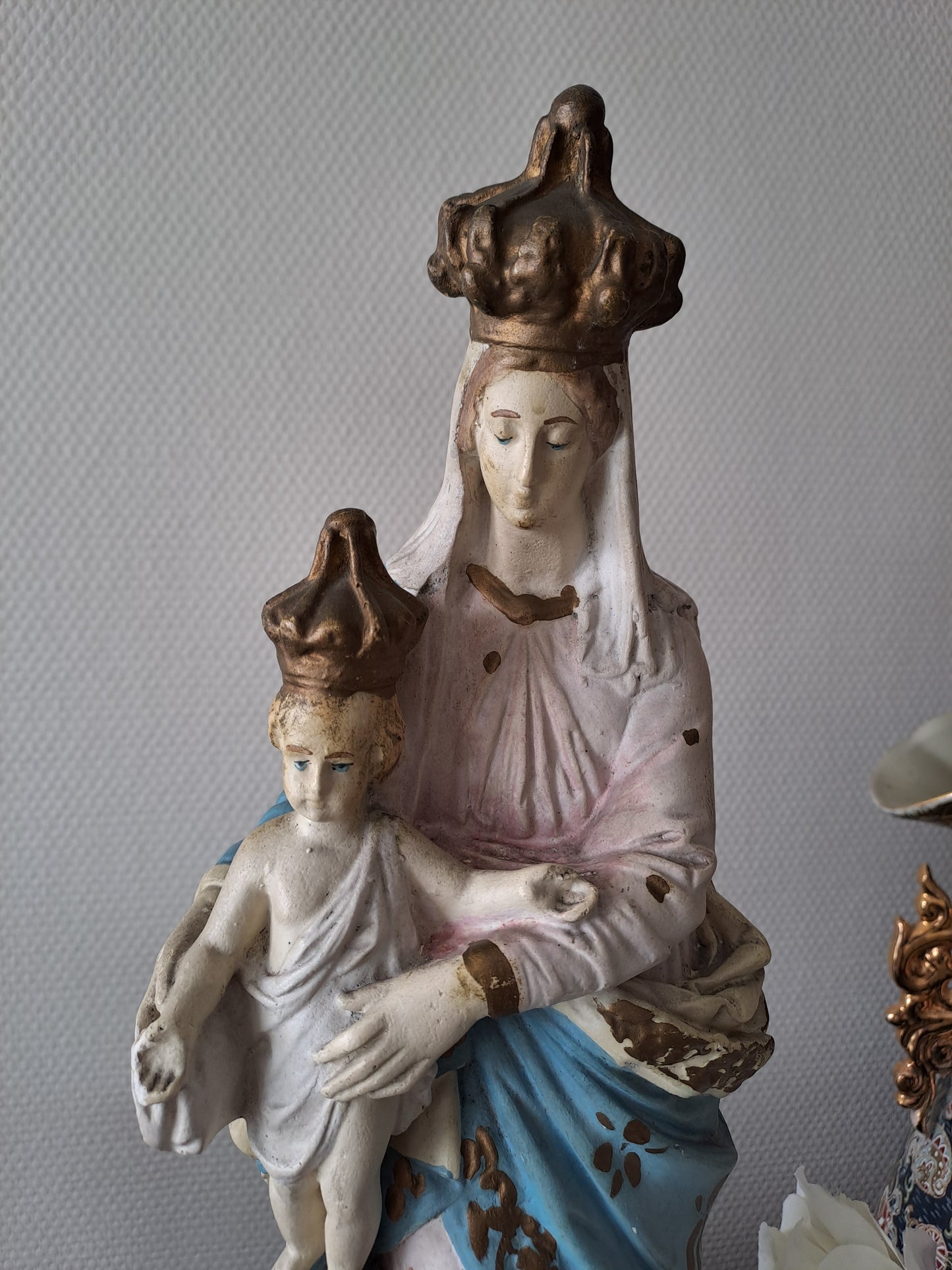 Statue Sainte Vierge Marie Notre-Dame des Victoires. Dites " Vierge au sourire " par Sainte Thérèse De L'enfant Jesus.