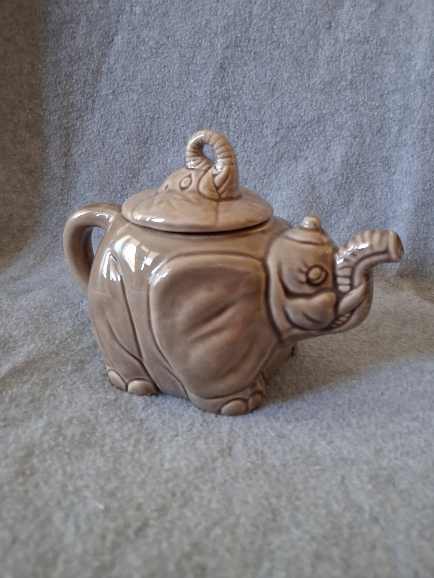 Theiere élephant en céramique Ancienne decoration vintage