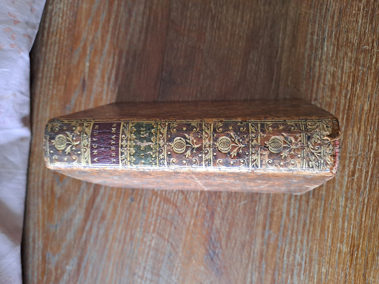 Abrégé de l'histoire de l'ancien testament où l'on a conservé autant que possible les paroles de l'écriture Sainte avec des éclaircissements et des réflexions. T3. 1754.