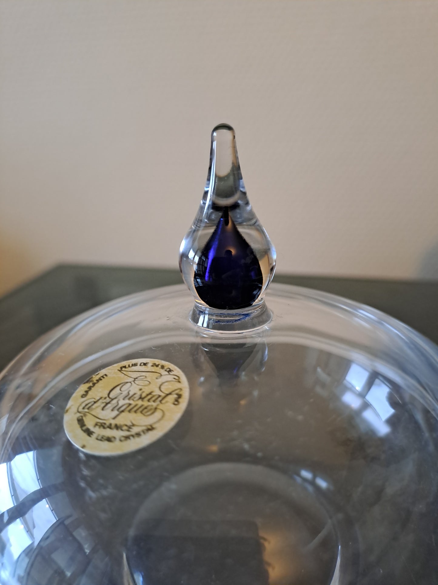 Bonbonniere en cristal d'Arques. Goutte bleu. Ancien decoration catholique.