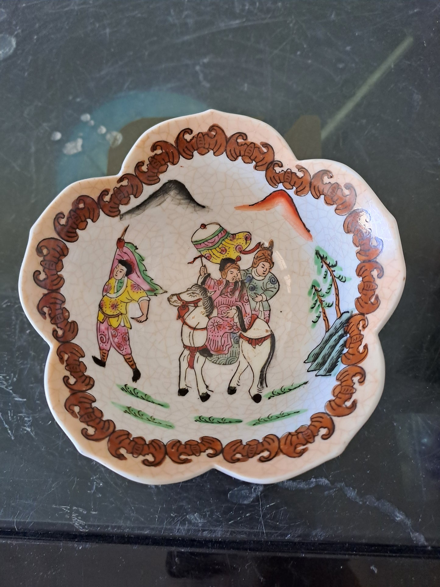 Bol 2 chine. Porcelaine forme Fleur de Lotus. Chine  Signé En Rouge