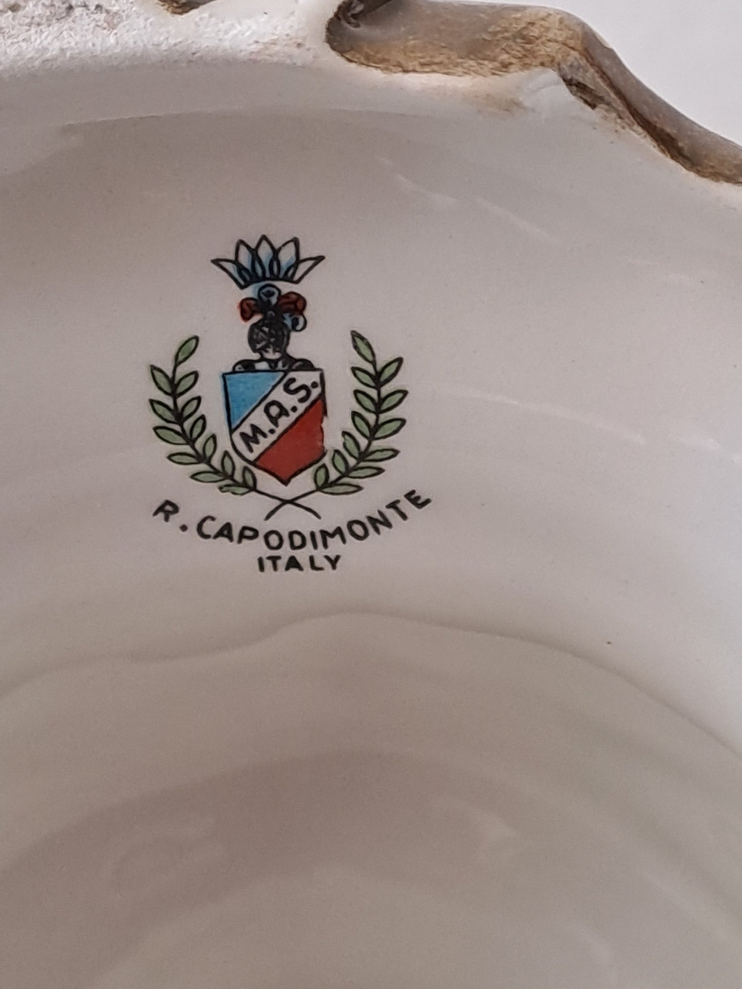 Serviteur de table. Capodimonte. Italy. Salerons. Vinaigrier et huilier.