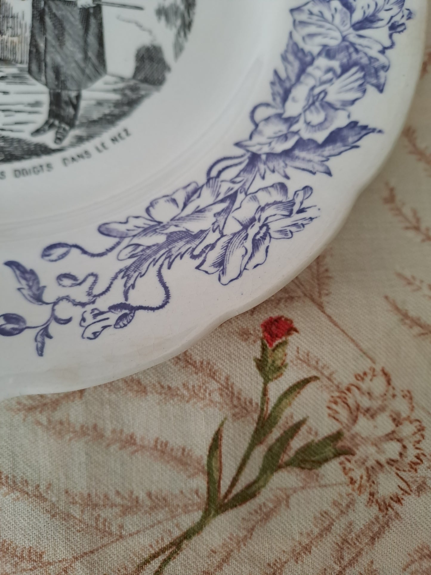 Assiette décorative Parlante. Faïence. H. B. Choisy Le Roi. N°12.