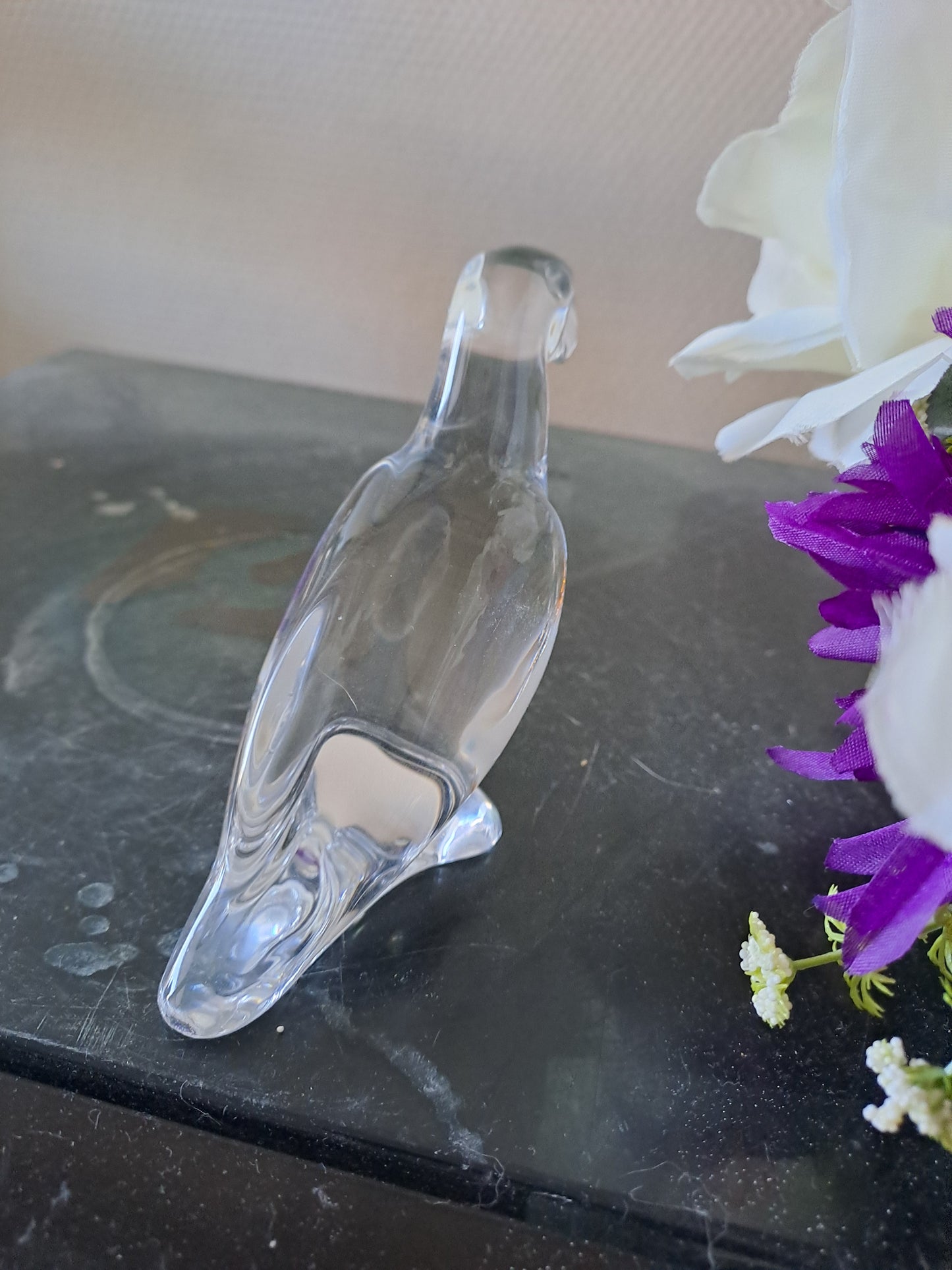 BACCARAT. Perroquet en cristal.